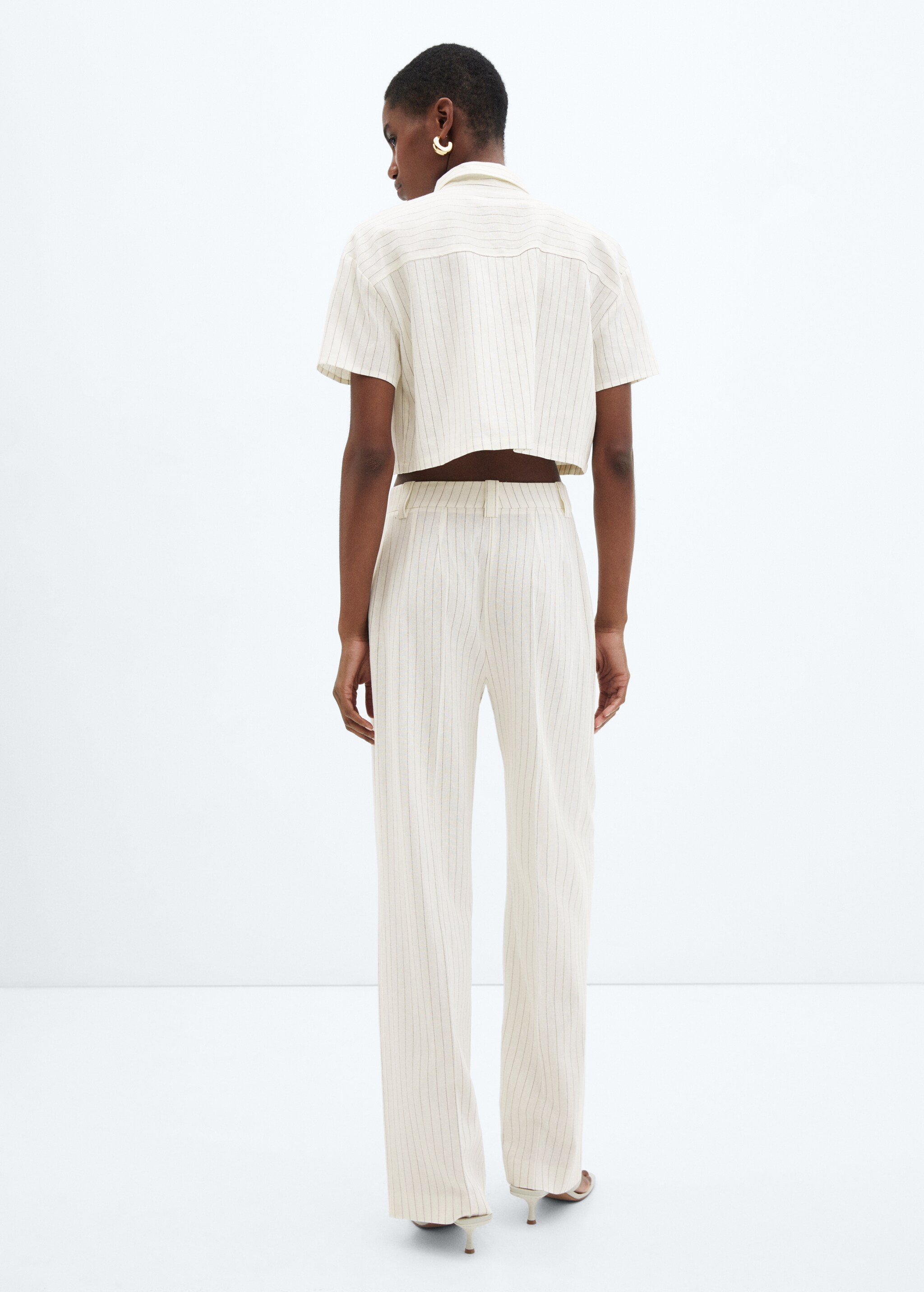 Pleated linen trousers - Reverse of the article