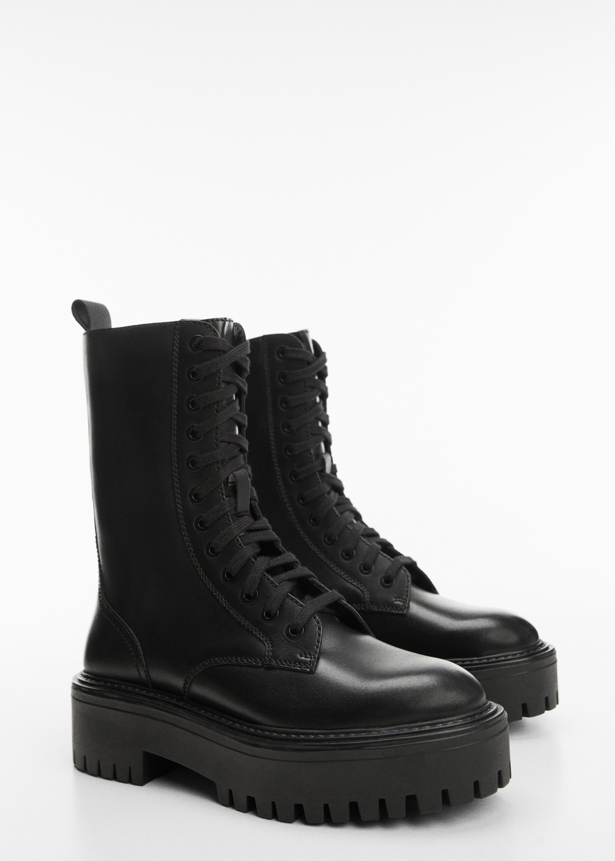 Leather boot with laces and track sole - Medium plane, Black. Ref: 67060445-00.