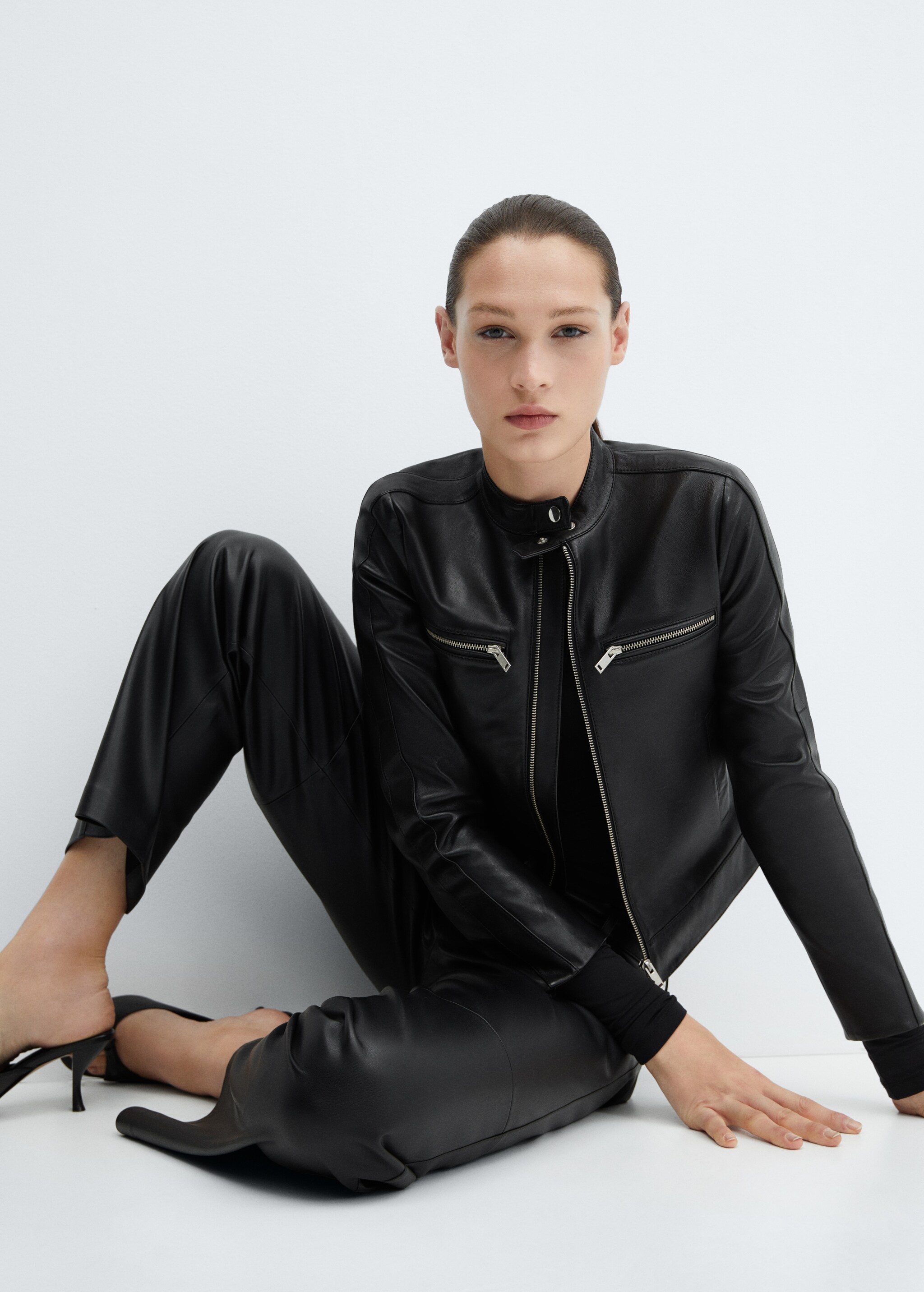 Mid-rise leather effect trousers - Details of the article 2