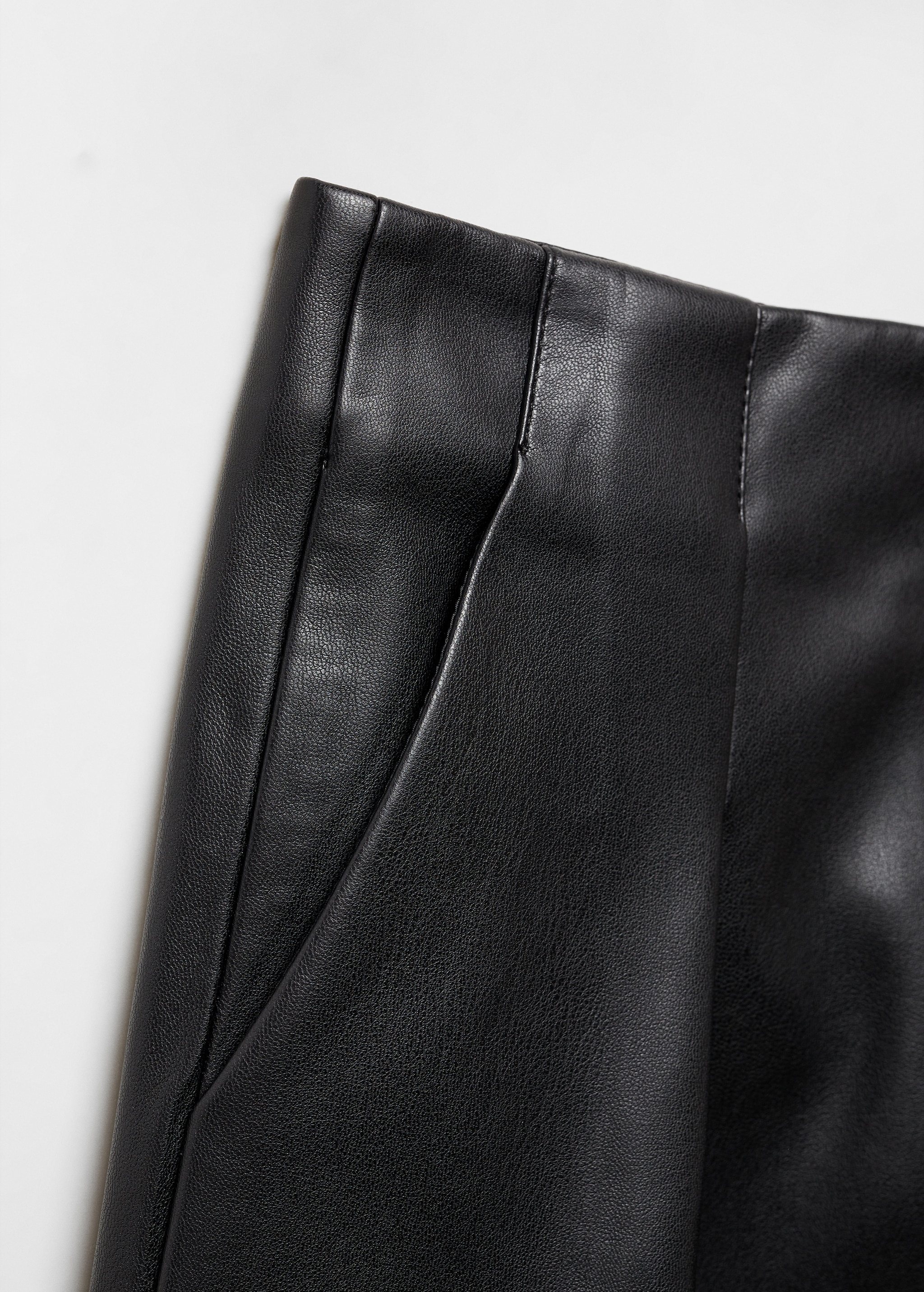 Skin-effect pleated shorts - Details of the article 8