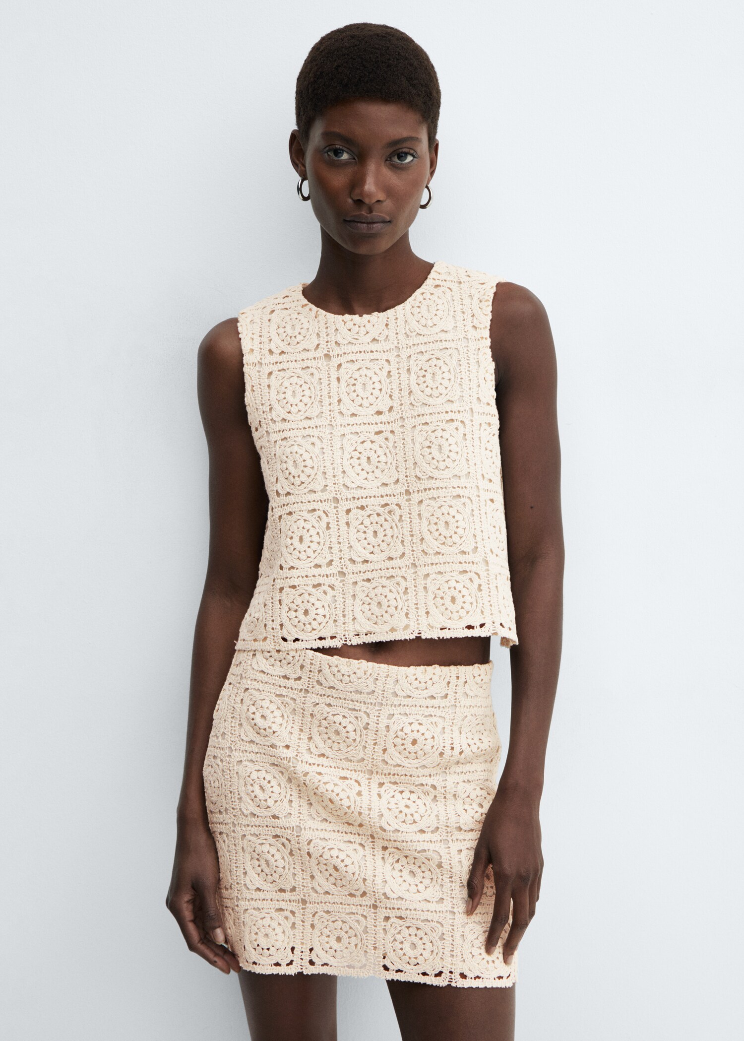 Embroidered cotton skirt - Середній план