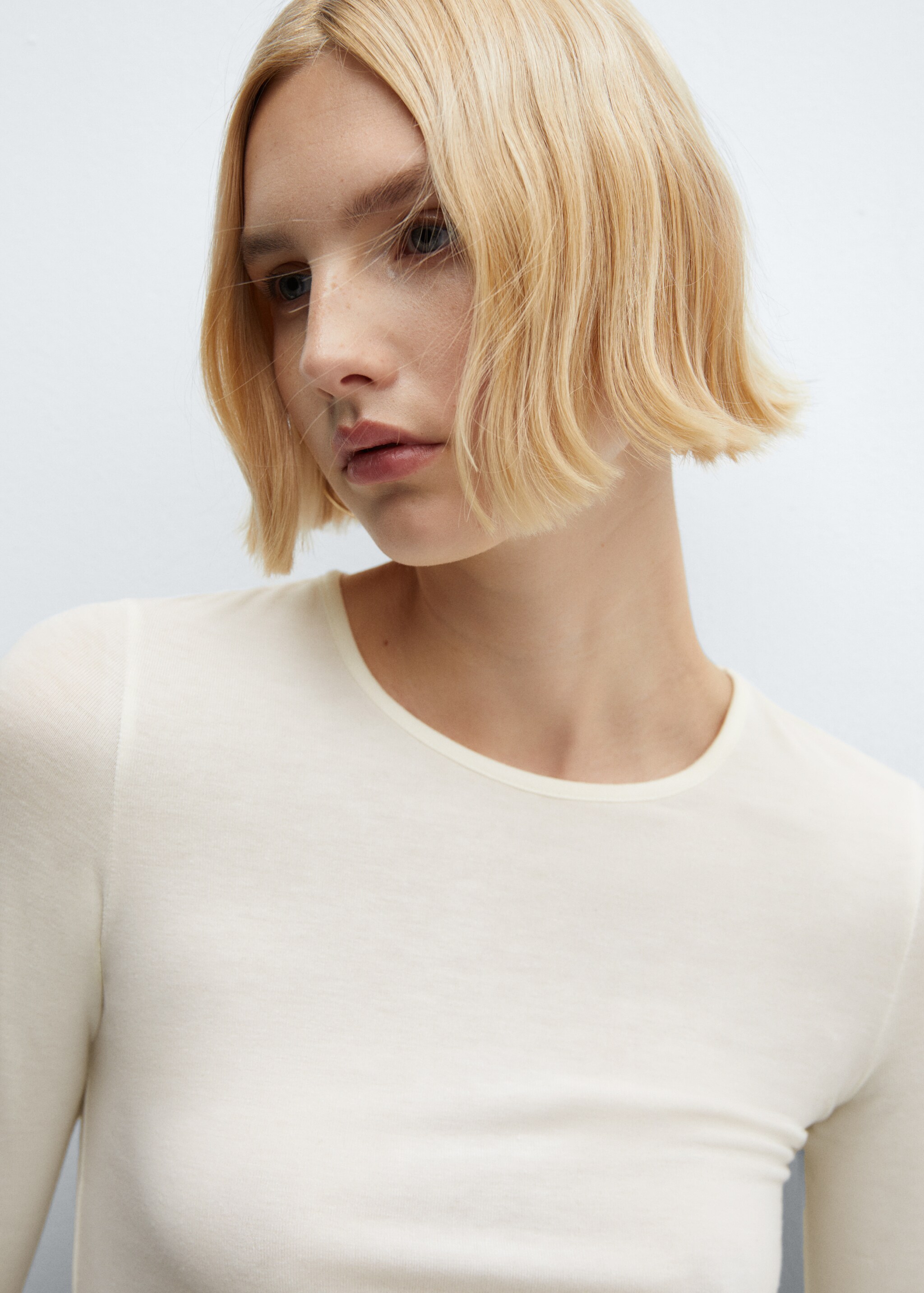Round-neck knitted t-shirt - Details of the article 1