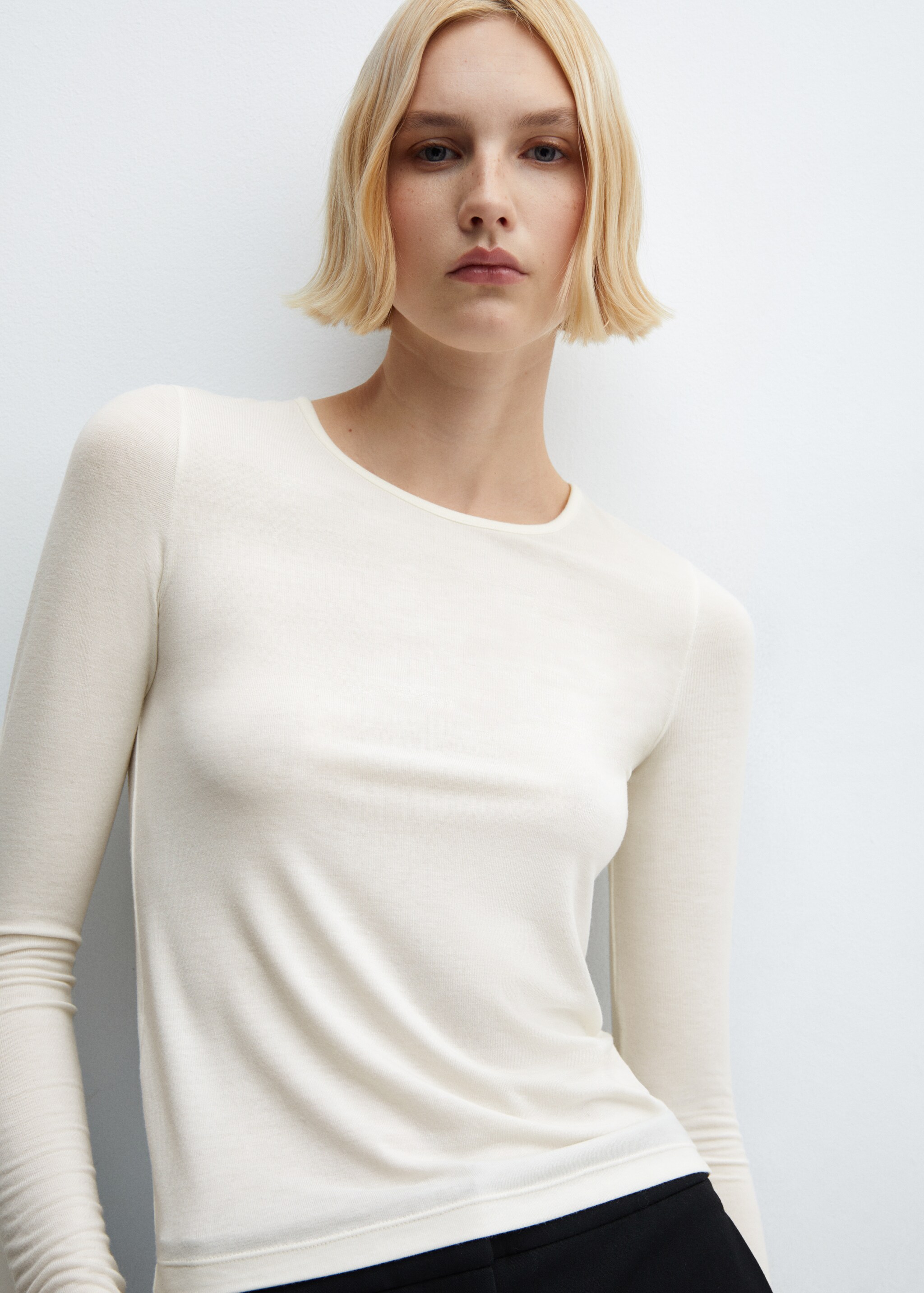Round-neck knitted t-shirt - Details of the article 6
