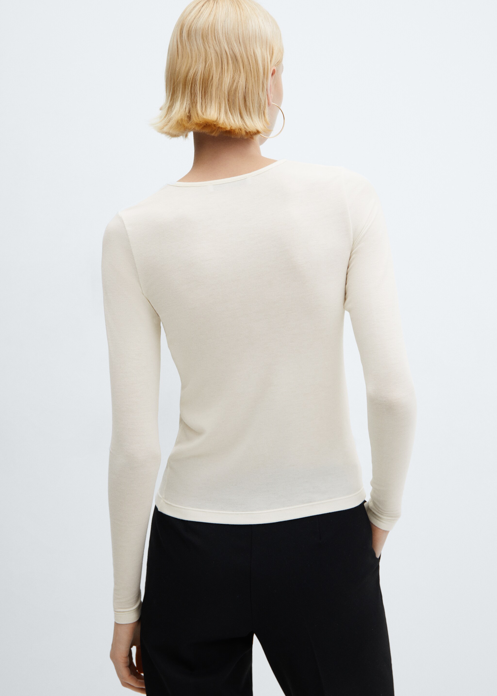 Round-neck knitted t-shirt - Reverse of the article