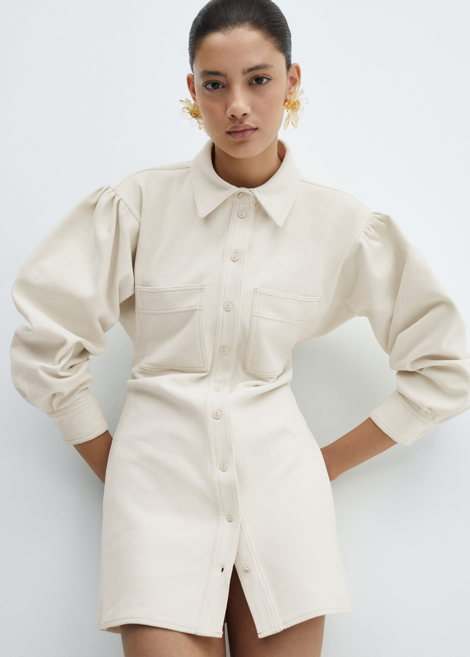 Robe courte manches bouffantes - Plan moyen