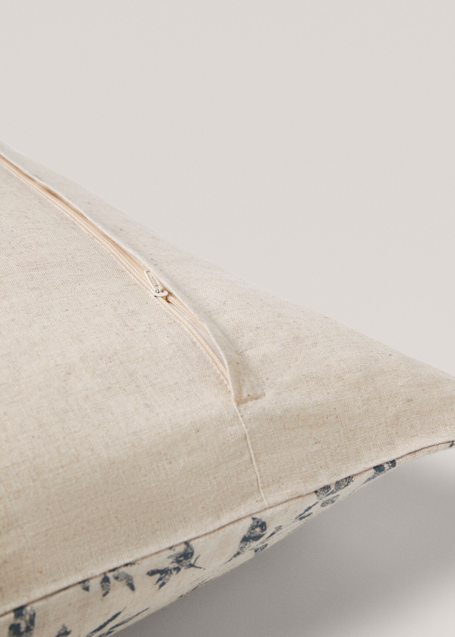Cotton linen floral cushion cover 30x50cm - Details of the article 2