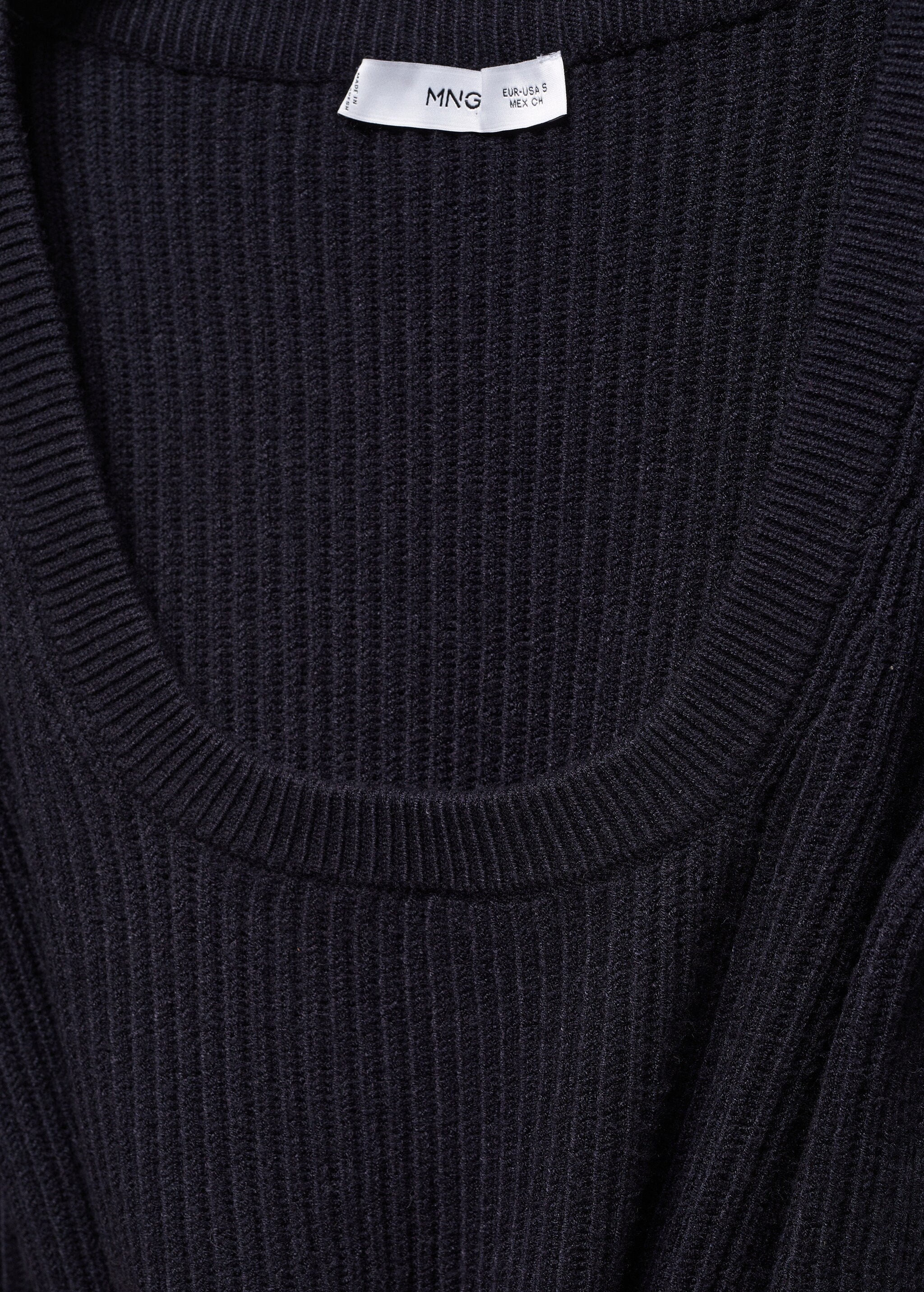 Low-cut neck sweater - Details of the article 8