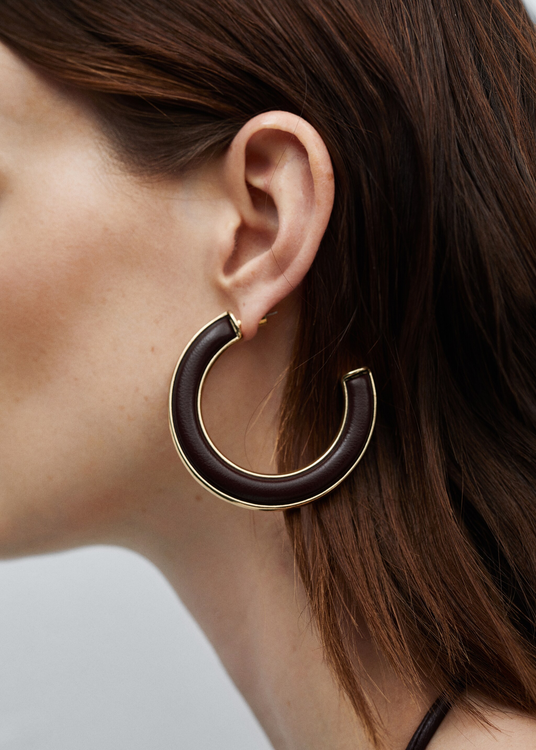 Two-tone hoop earrings - Details of the article 9