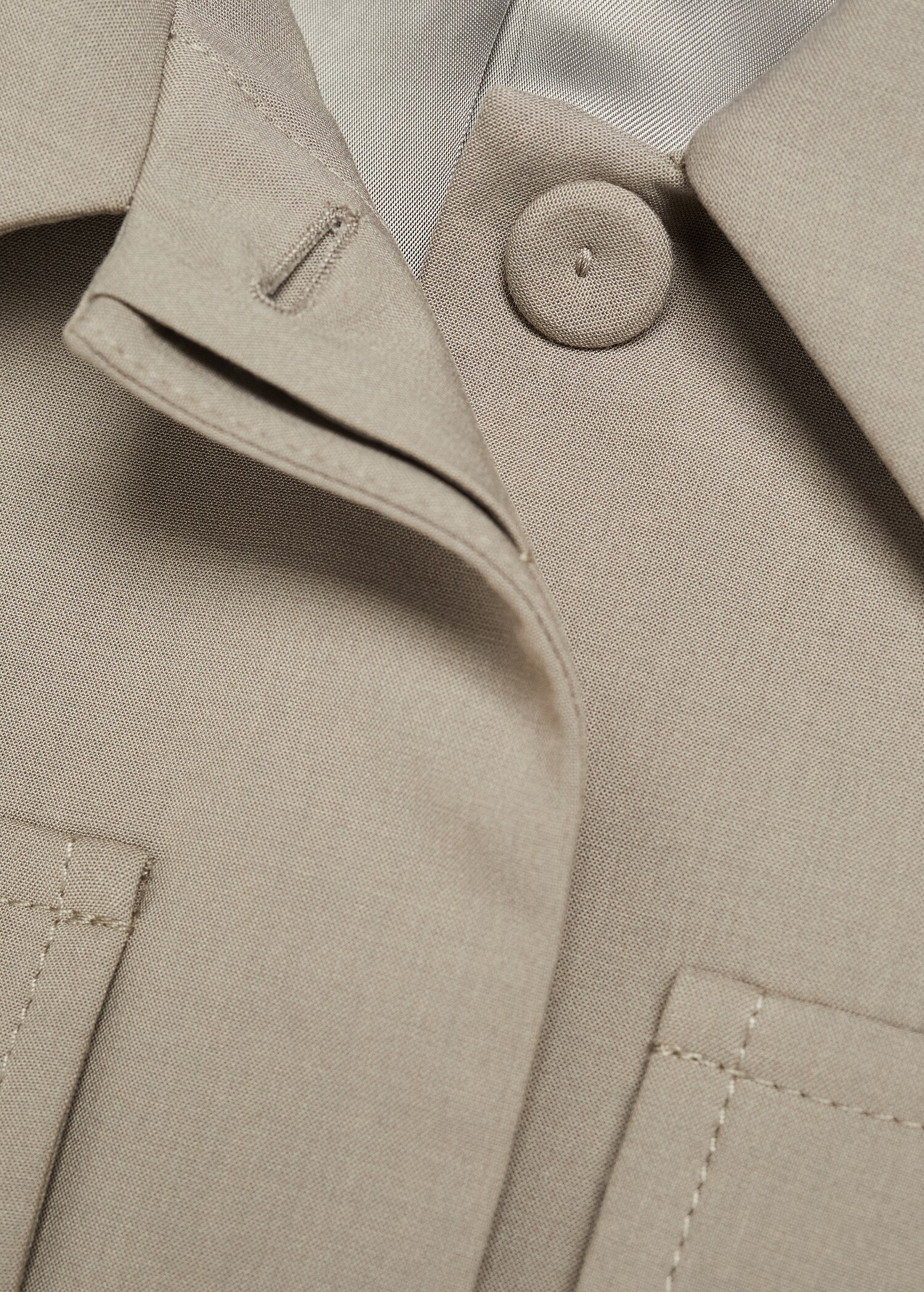 Cropped jacket with pockets - Details of the article 8