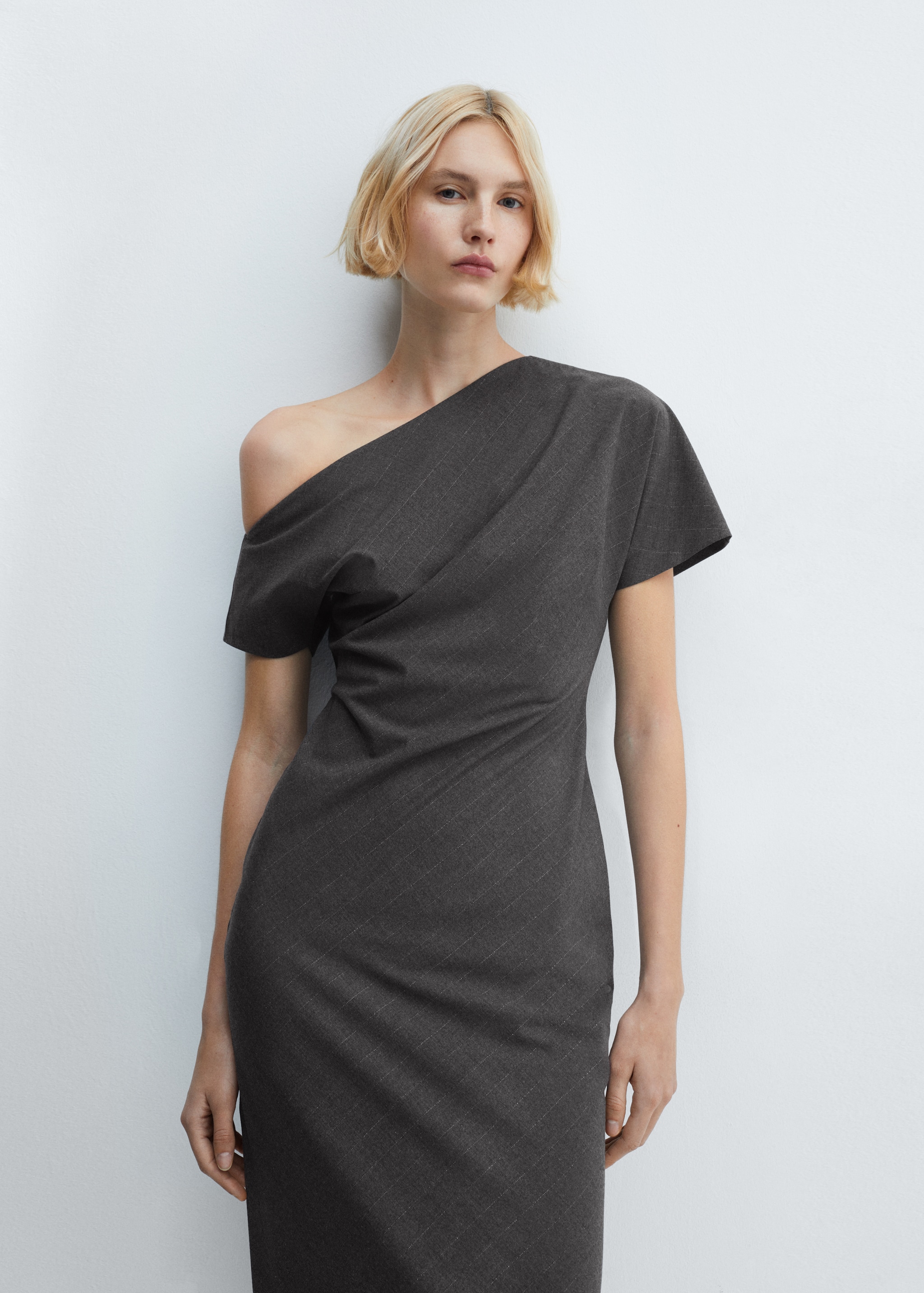 Asymmetrical dress with side slit - Medium plane