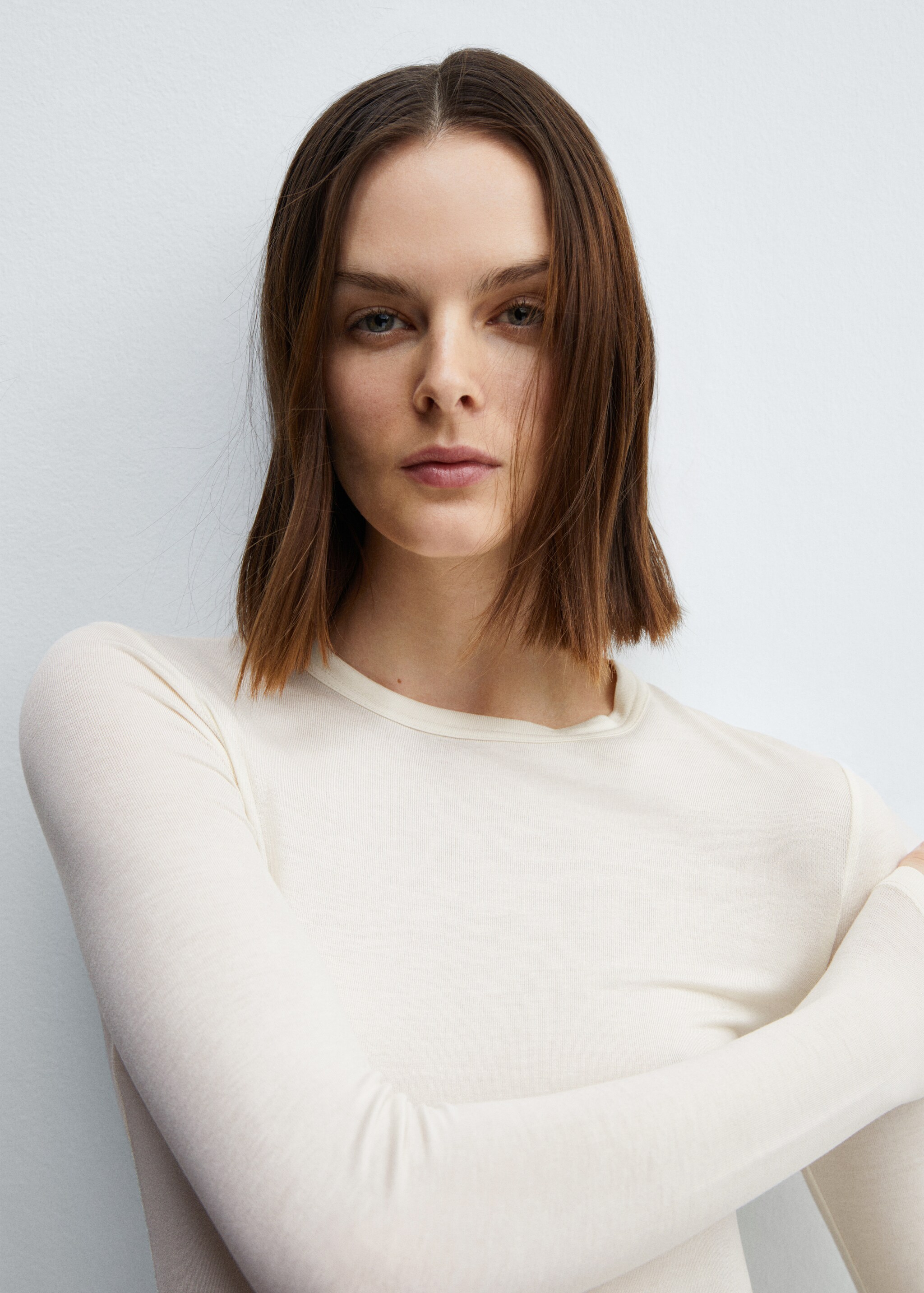 Round-neck long-sleeved t-shirt - Details of the article 1