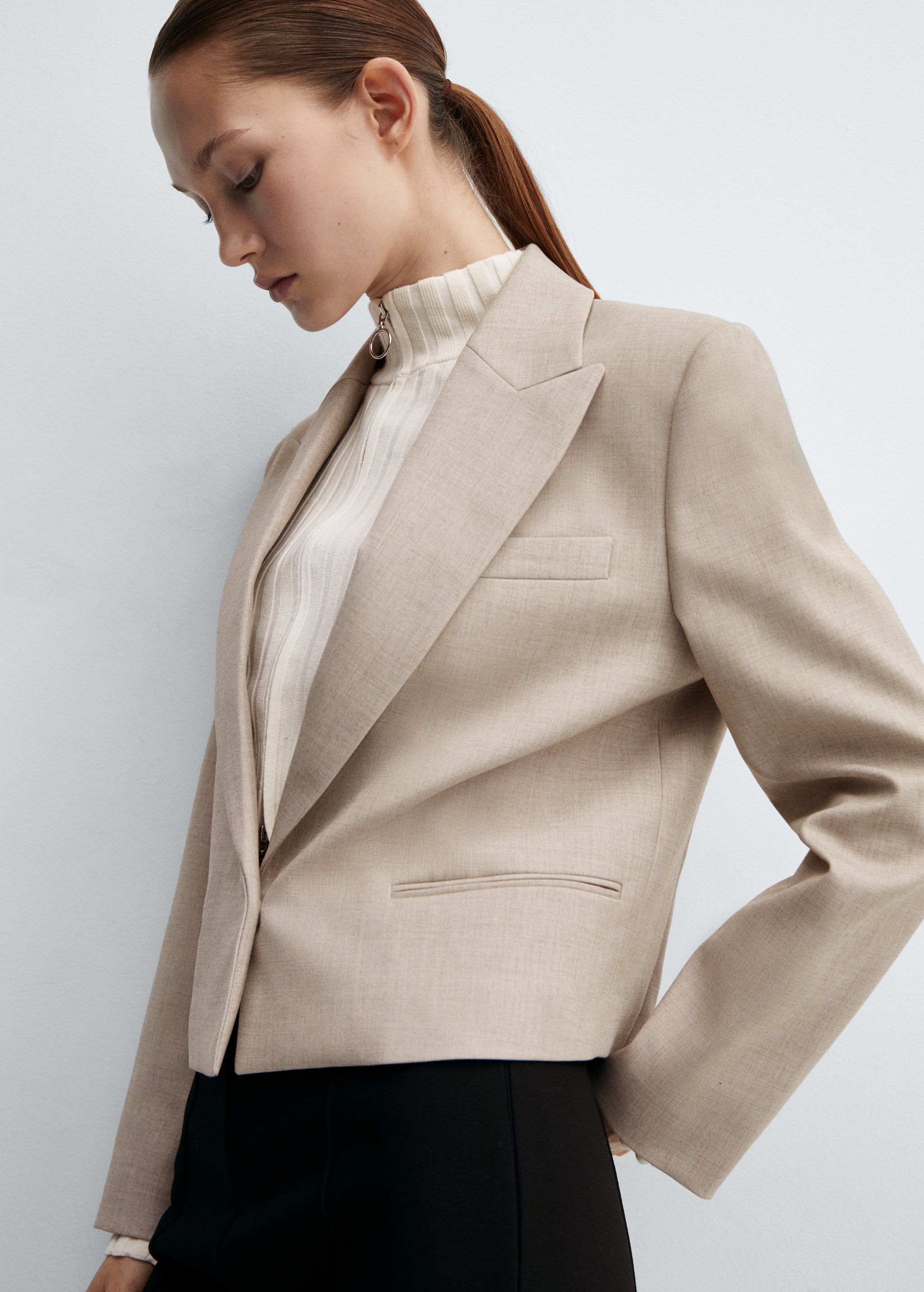 Cropped blazer with button - Details of the article 6