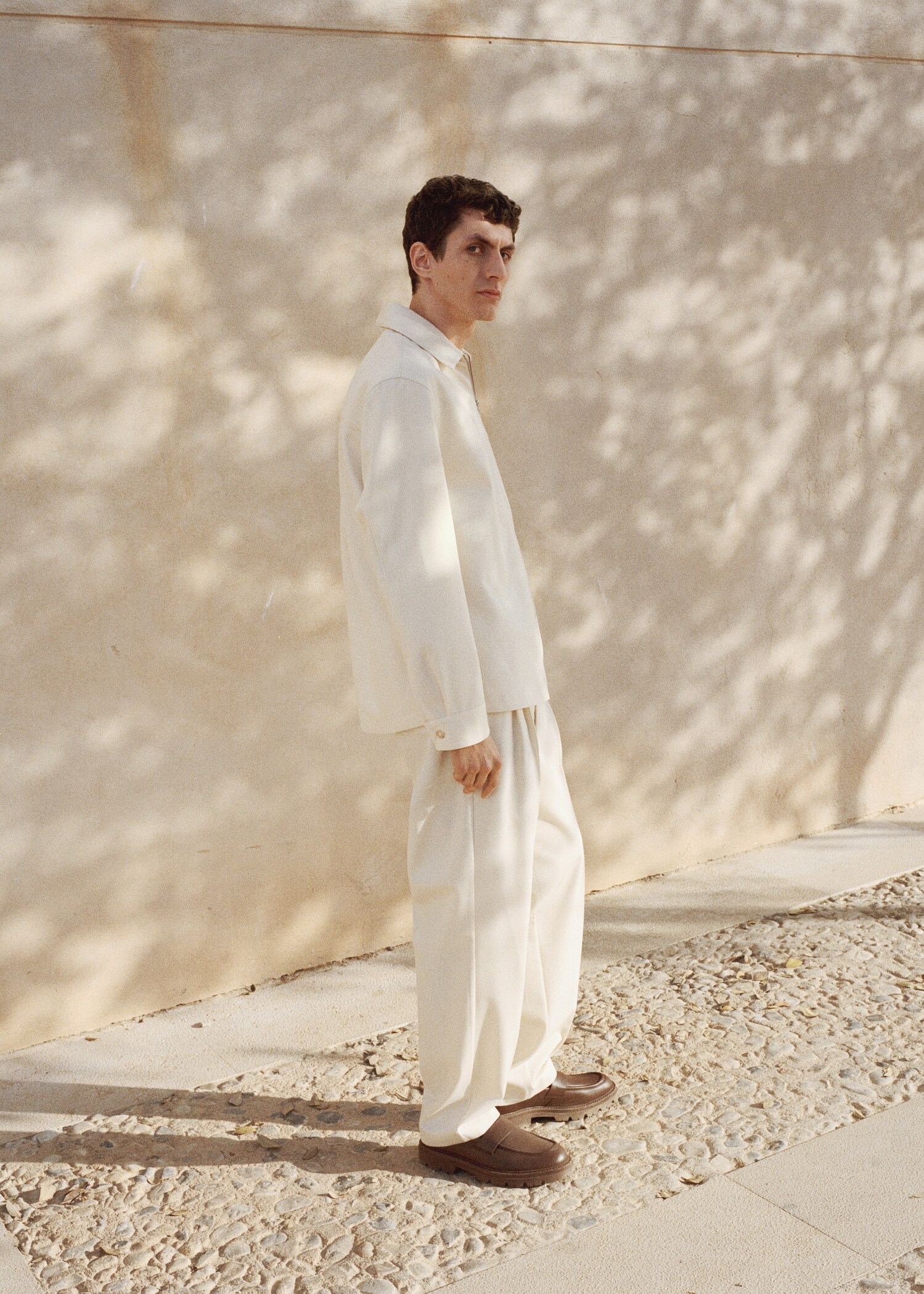 Pleated relaxed-fit trousers - Details of the article 5