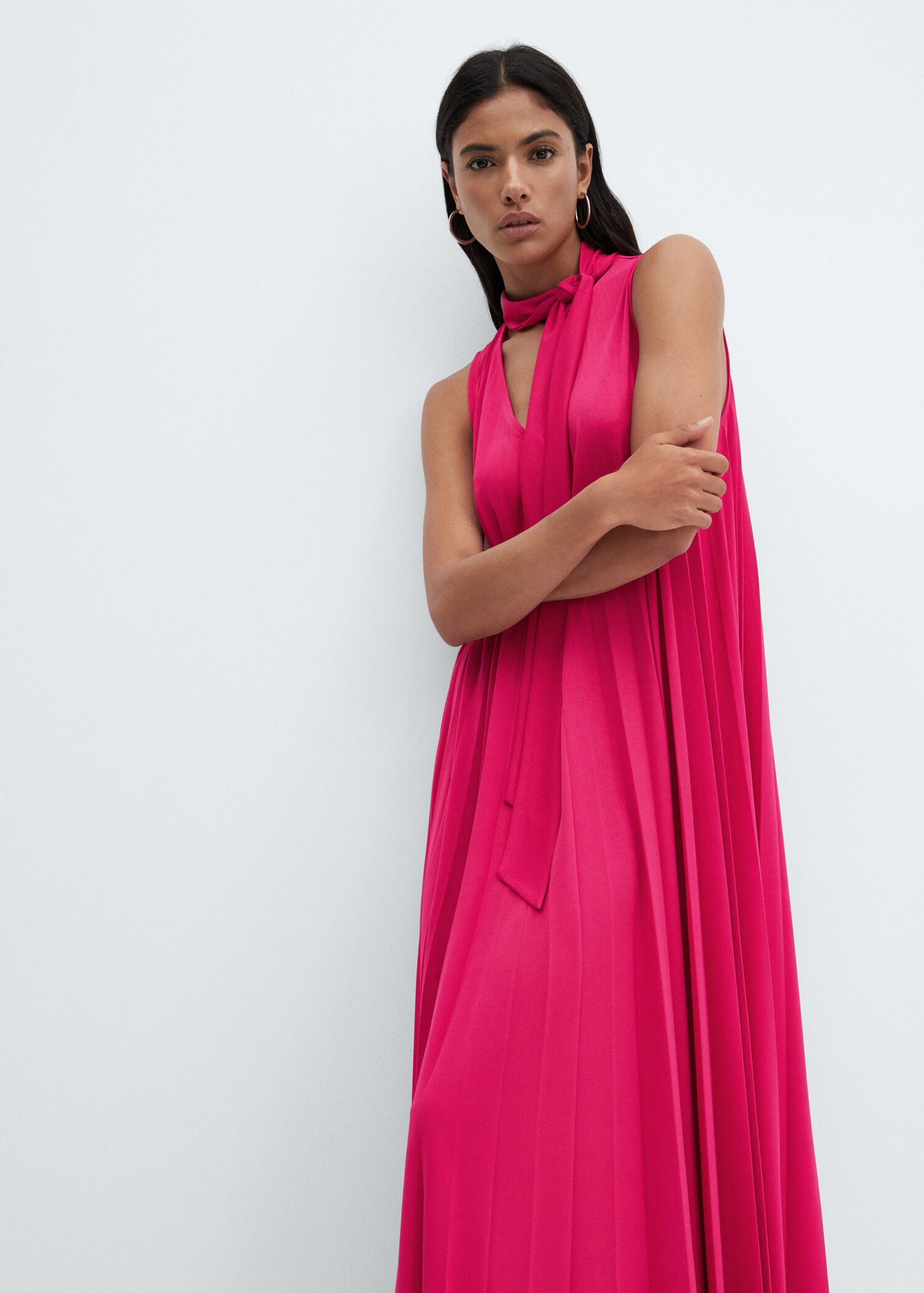 Robe midi plissée - Plan moyen