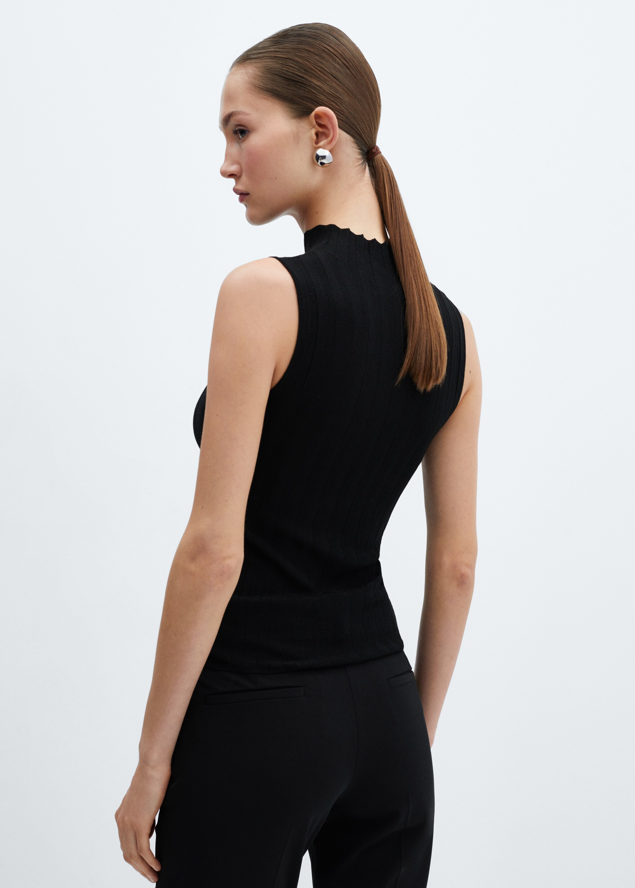 Turtleneck ribbed top - Reverse of the article