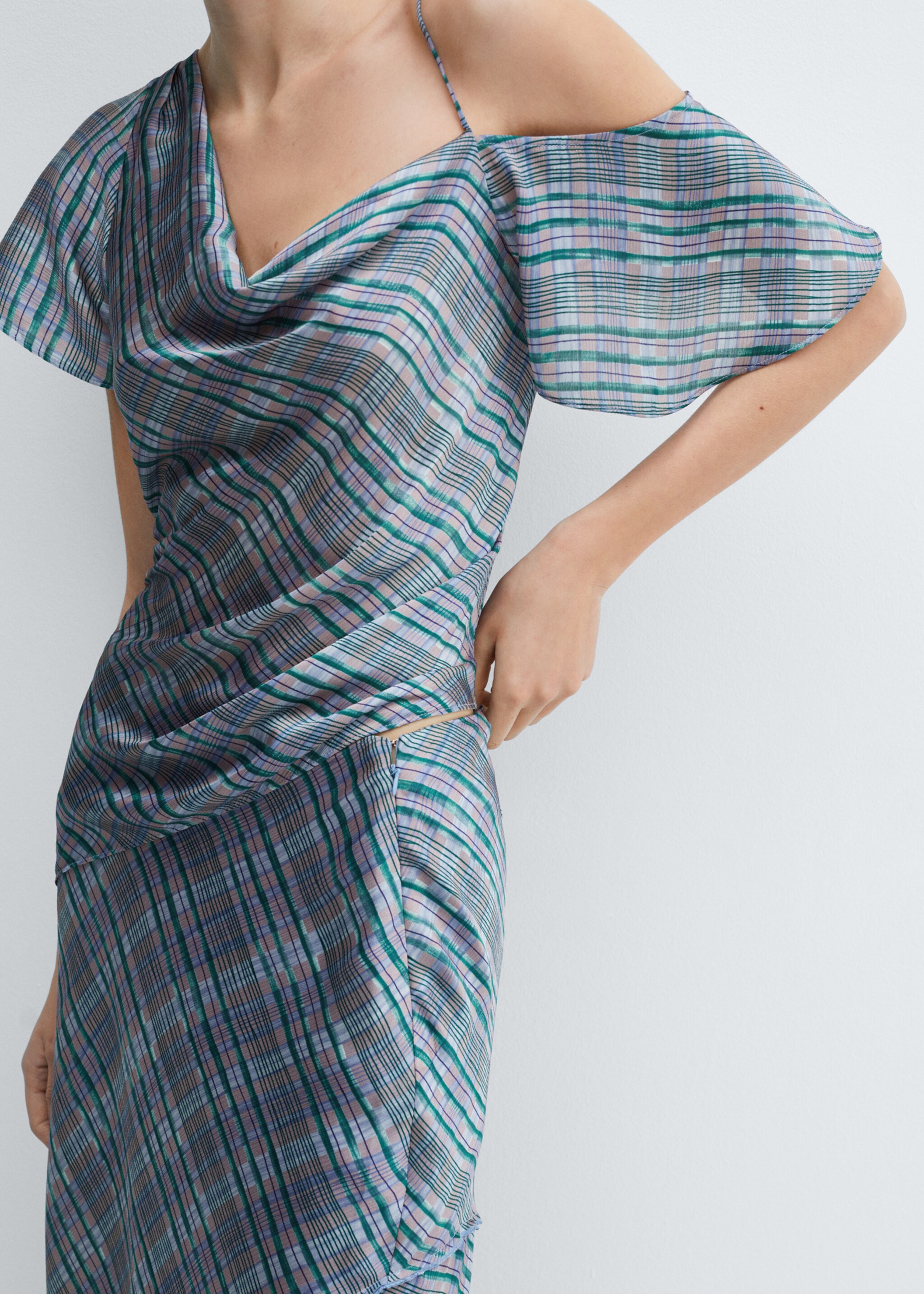 Asymmetrical satin check blouse - Details of the article 2, Blue. Ref: 67065754-00.