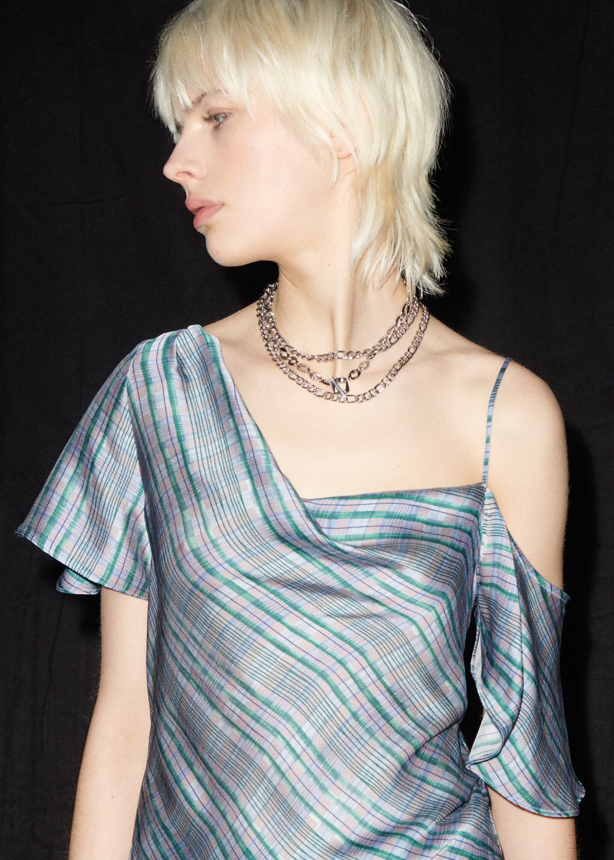 Asymmetrical satin check blouse - Details of the article 9