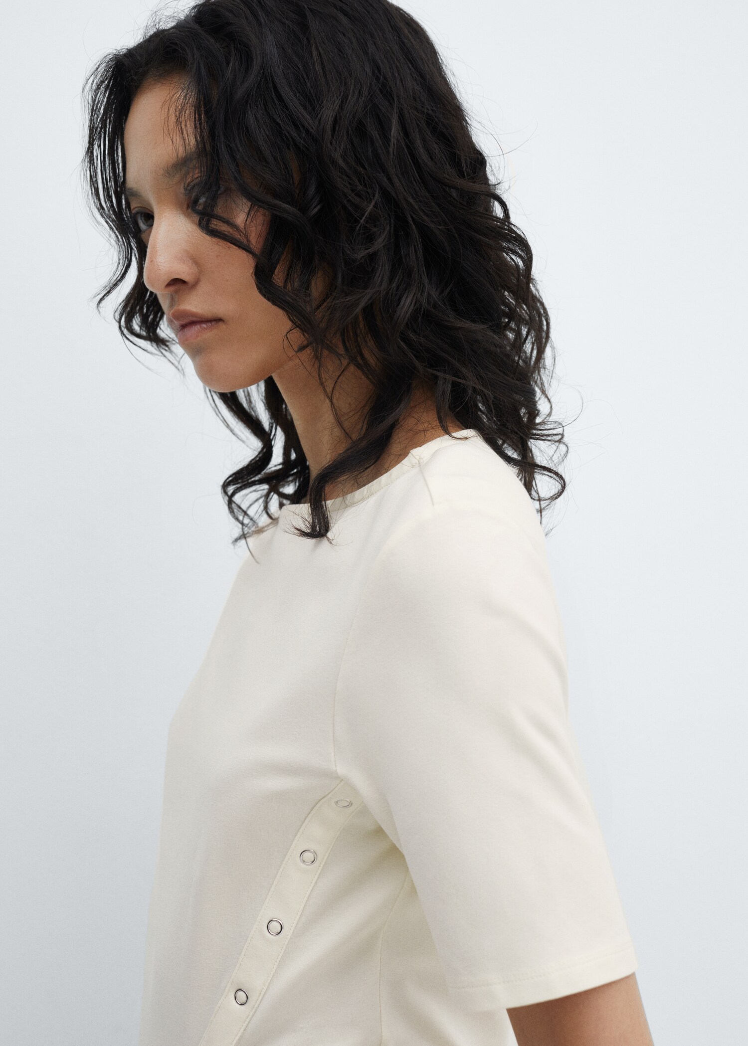 Cotton t-shirt with slit - Details of the article 1