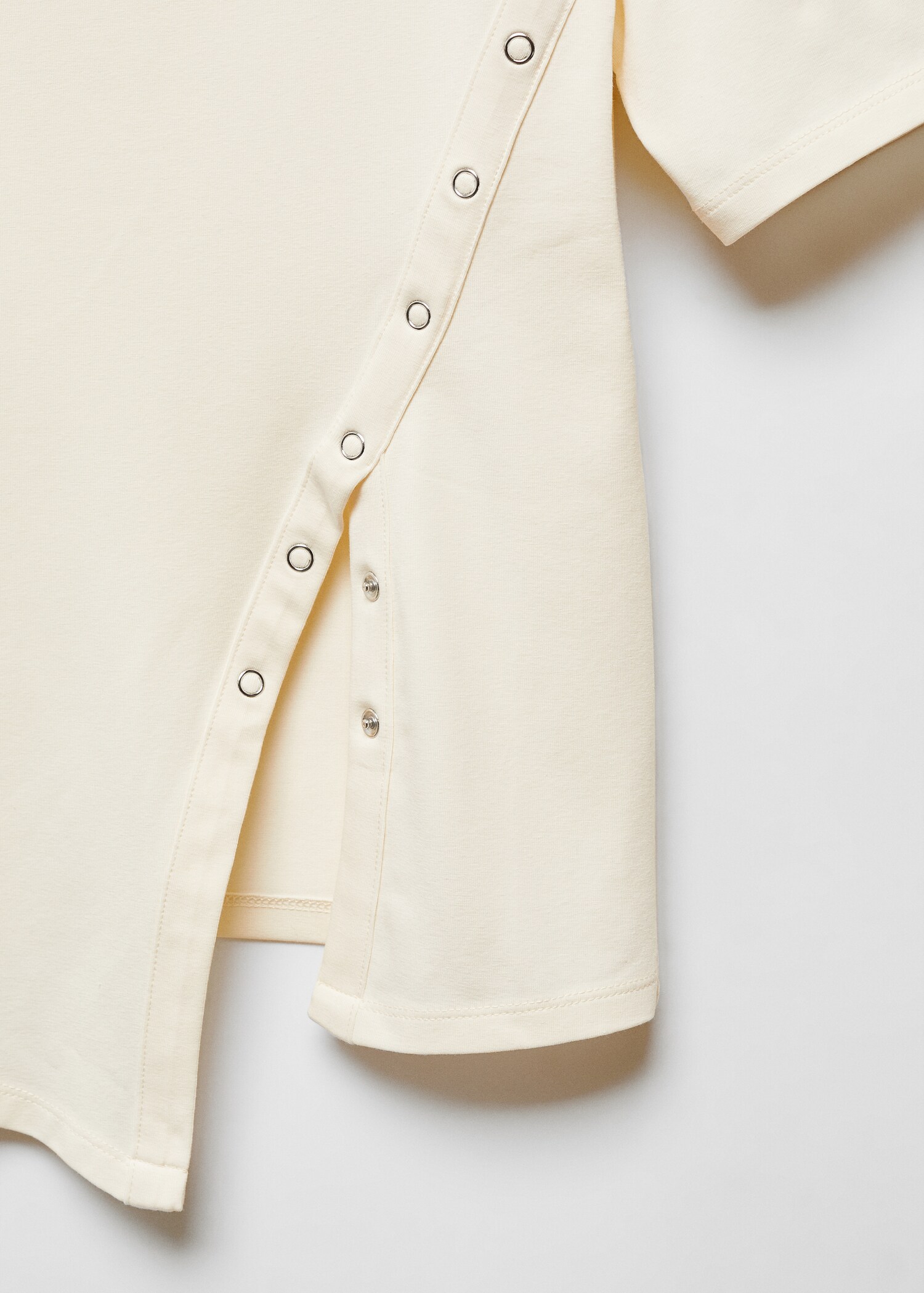 Cotton t-shirt with slit - Details of the article 8