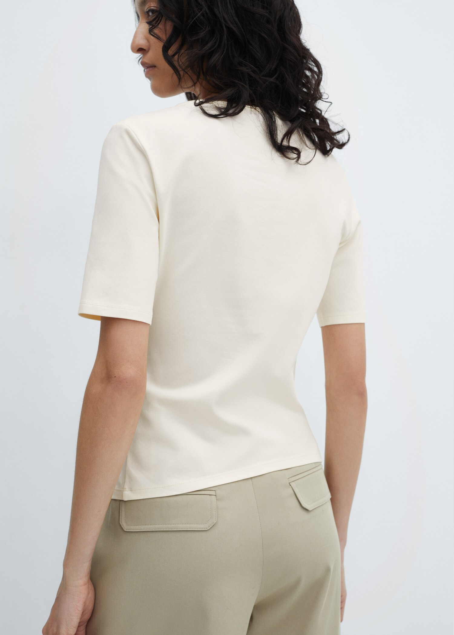 Cotton t-shirt with slit - Reverse of the article