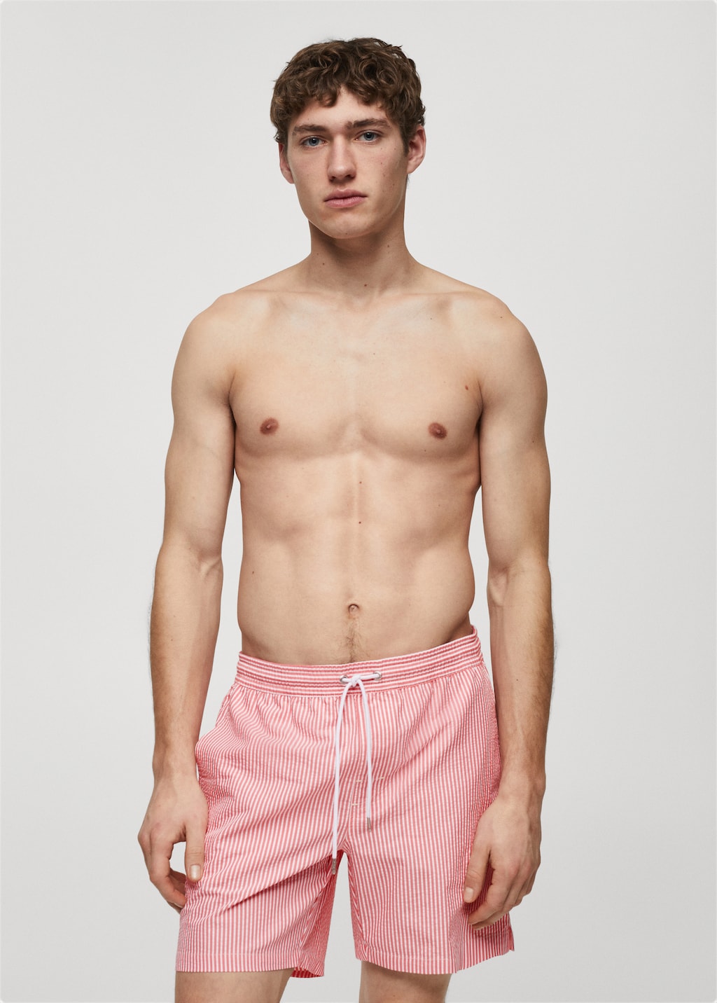 Mango Gestreifte Seersucker-Badeshorts mit Kordelzug