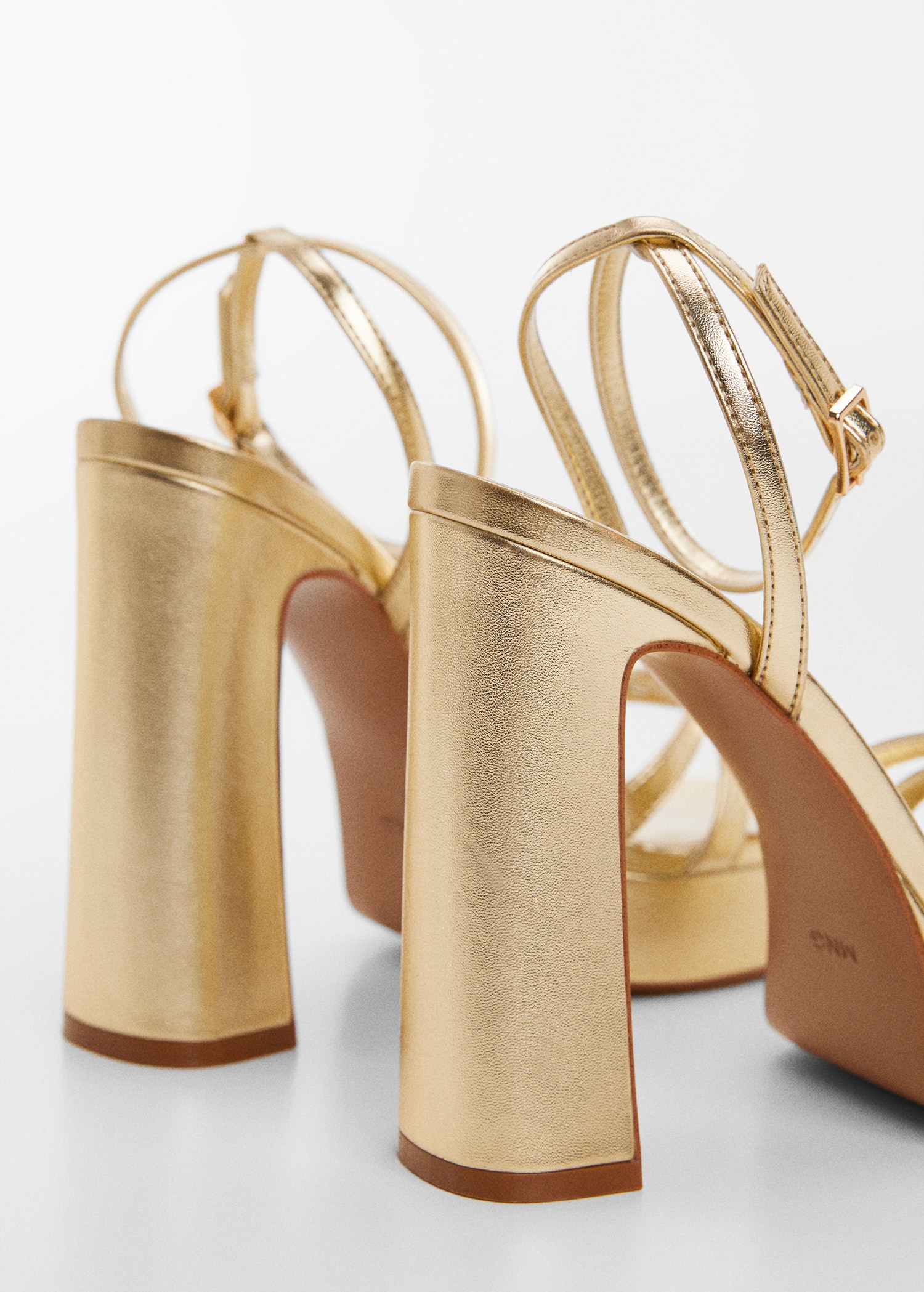 Metallic platform sandal - Details of the article 1