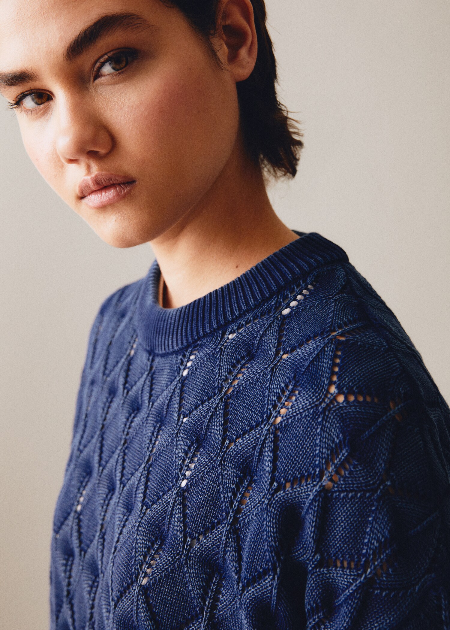 Openwork knit sweater - Детальніше про товар 5