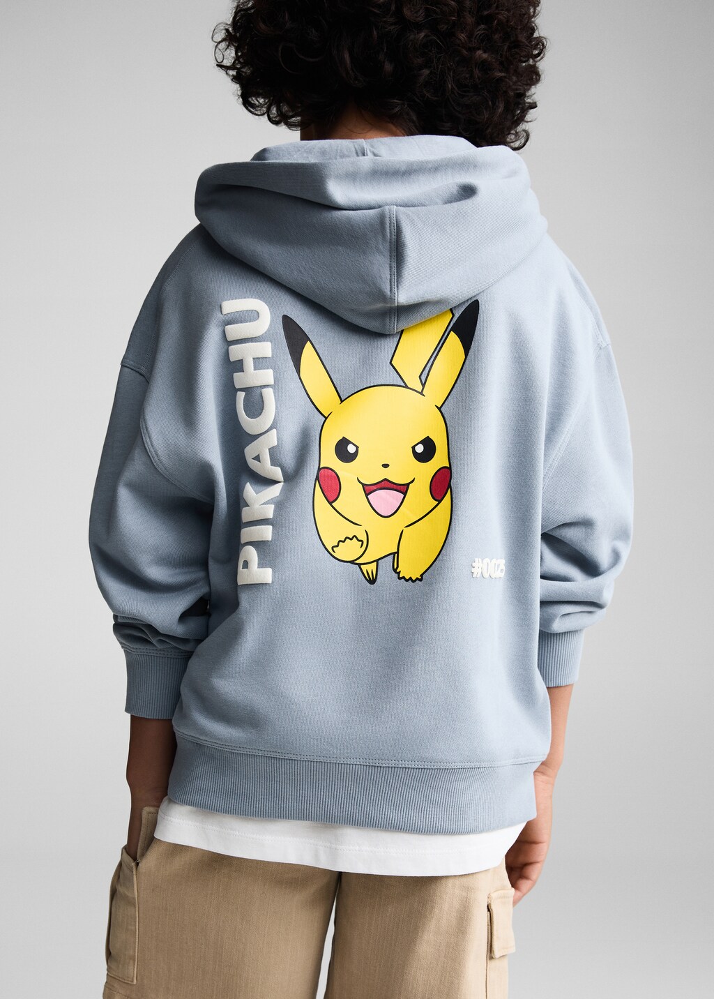Pull and bear pokemon sweatshirt new arrivals