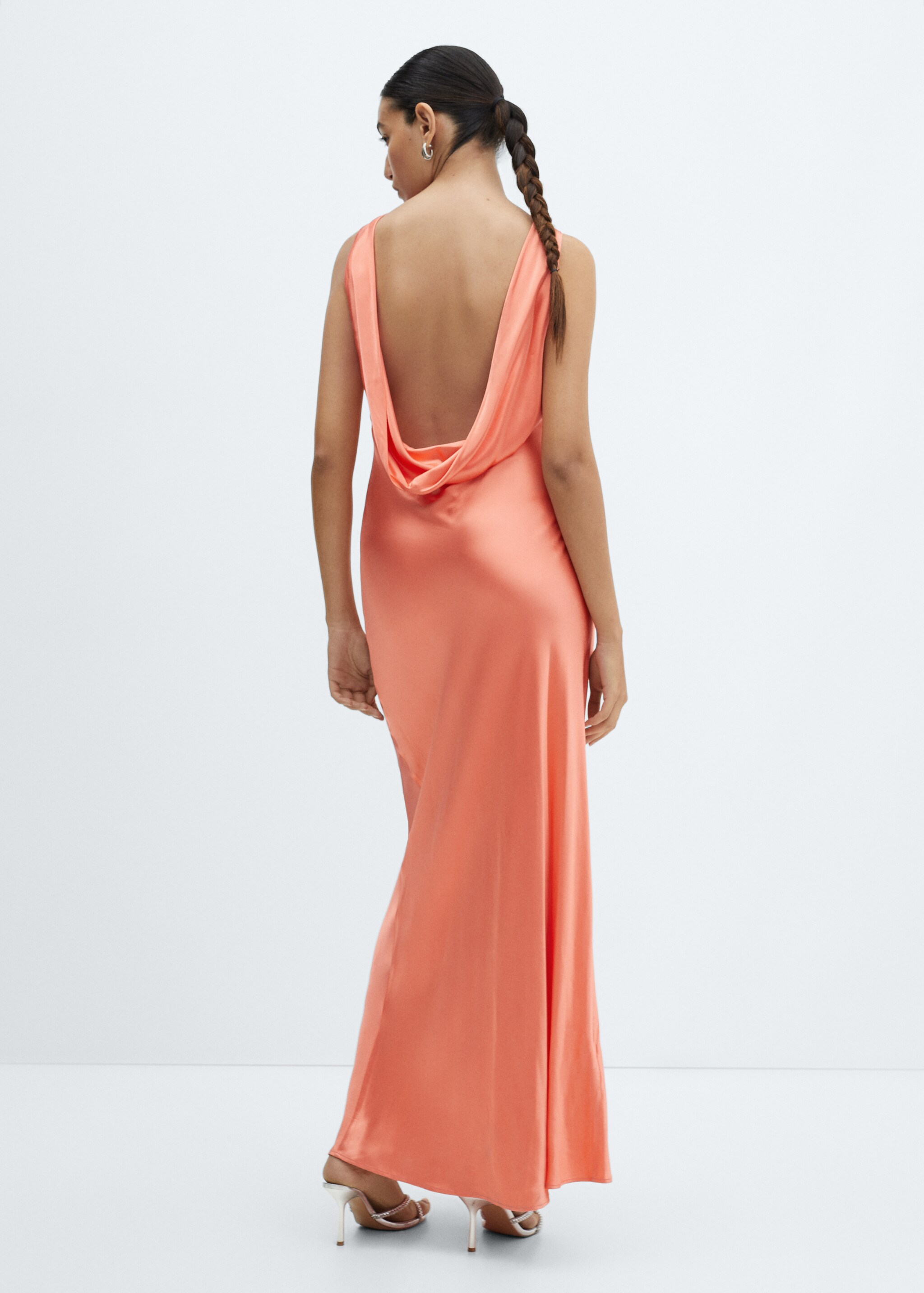 Open-back satin-effect dress - Reverse of the article