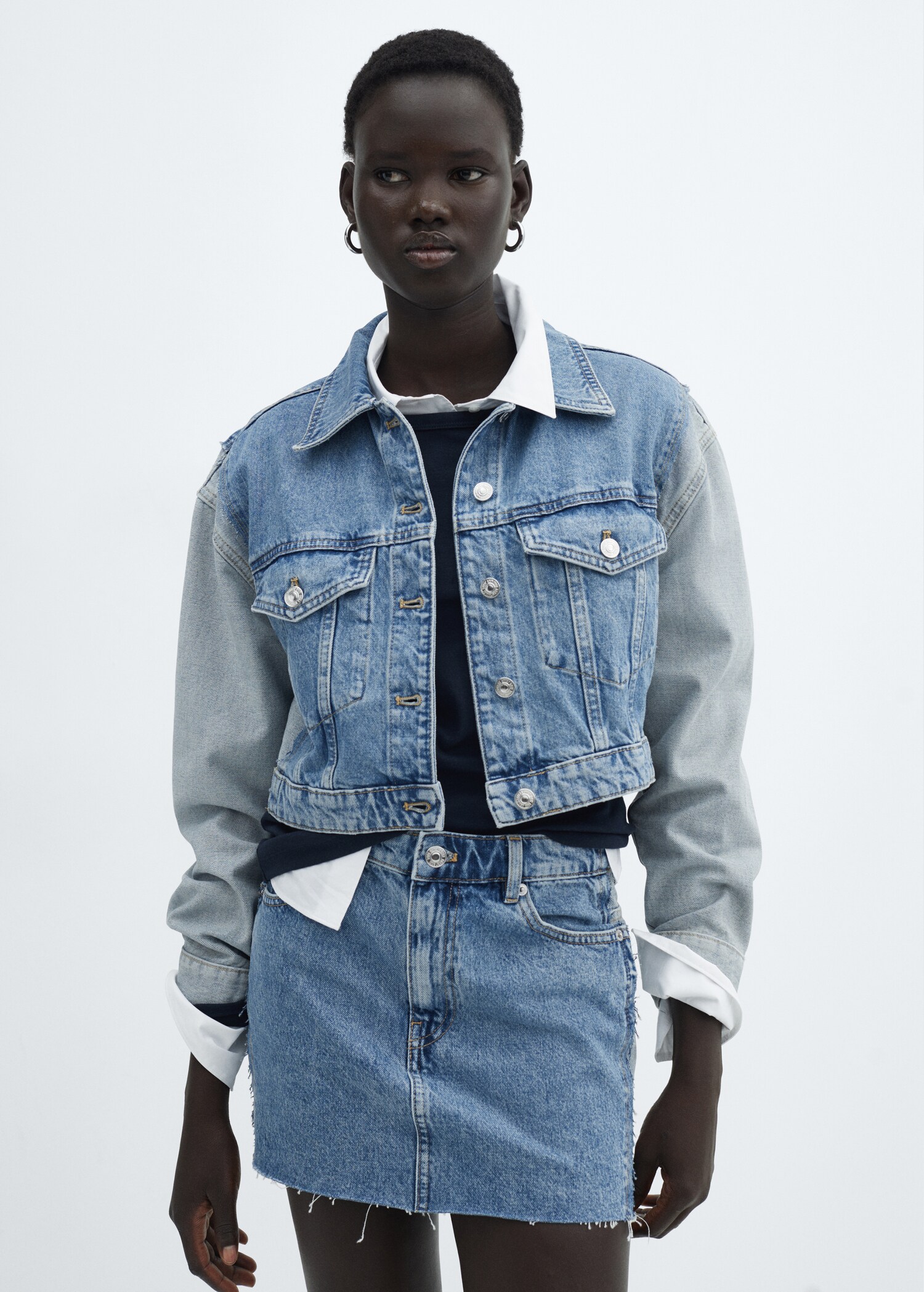 Τζάκετ denim crop δίχρωμο - Μεσαίο πλάνο