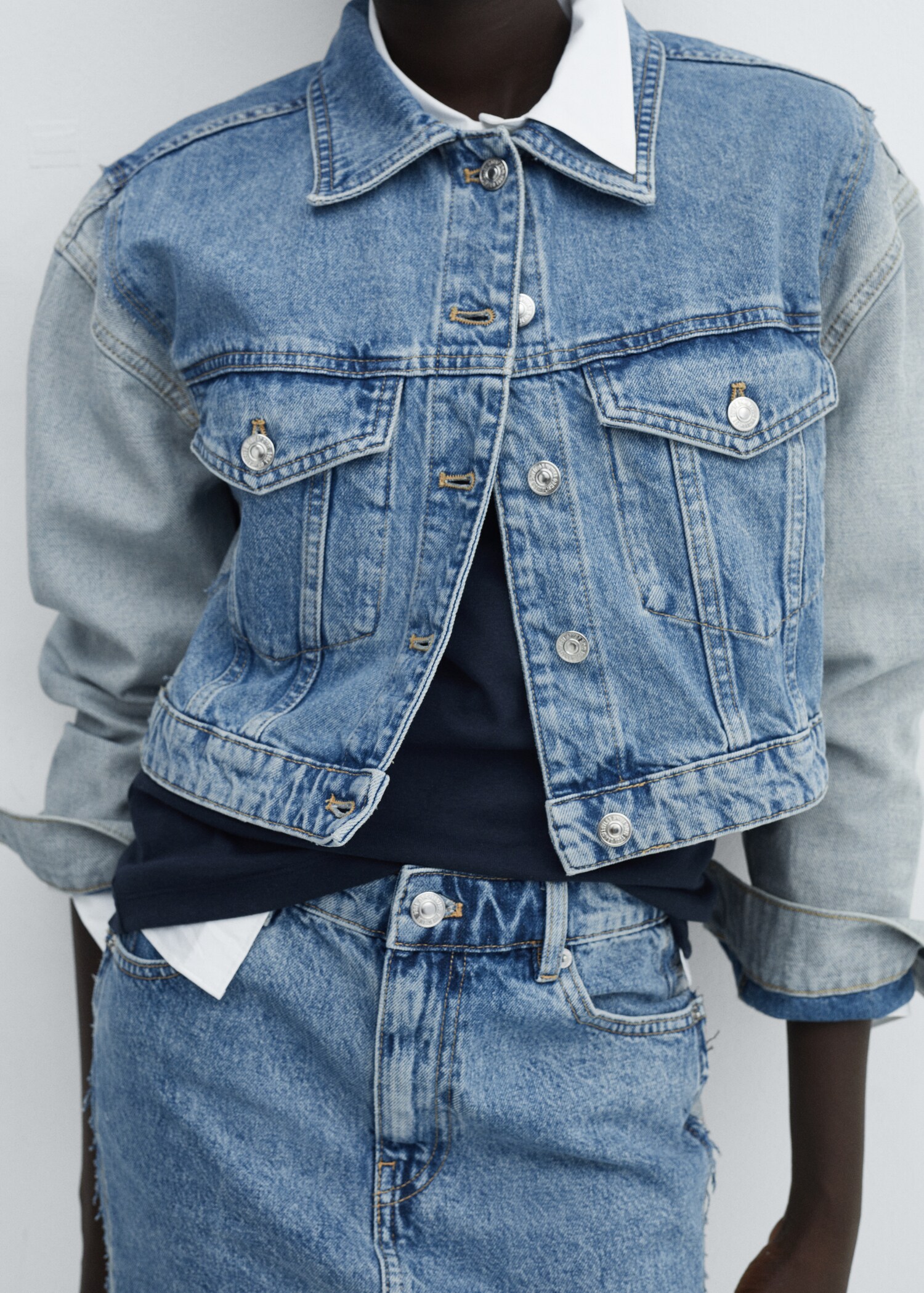 Τζάκετ denim crop δίχρωμο - Λεπτομέρεια του προϊόντος 1