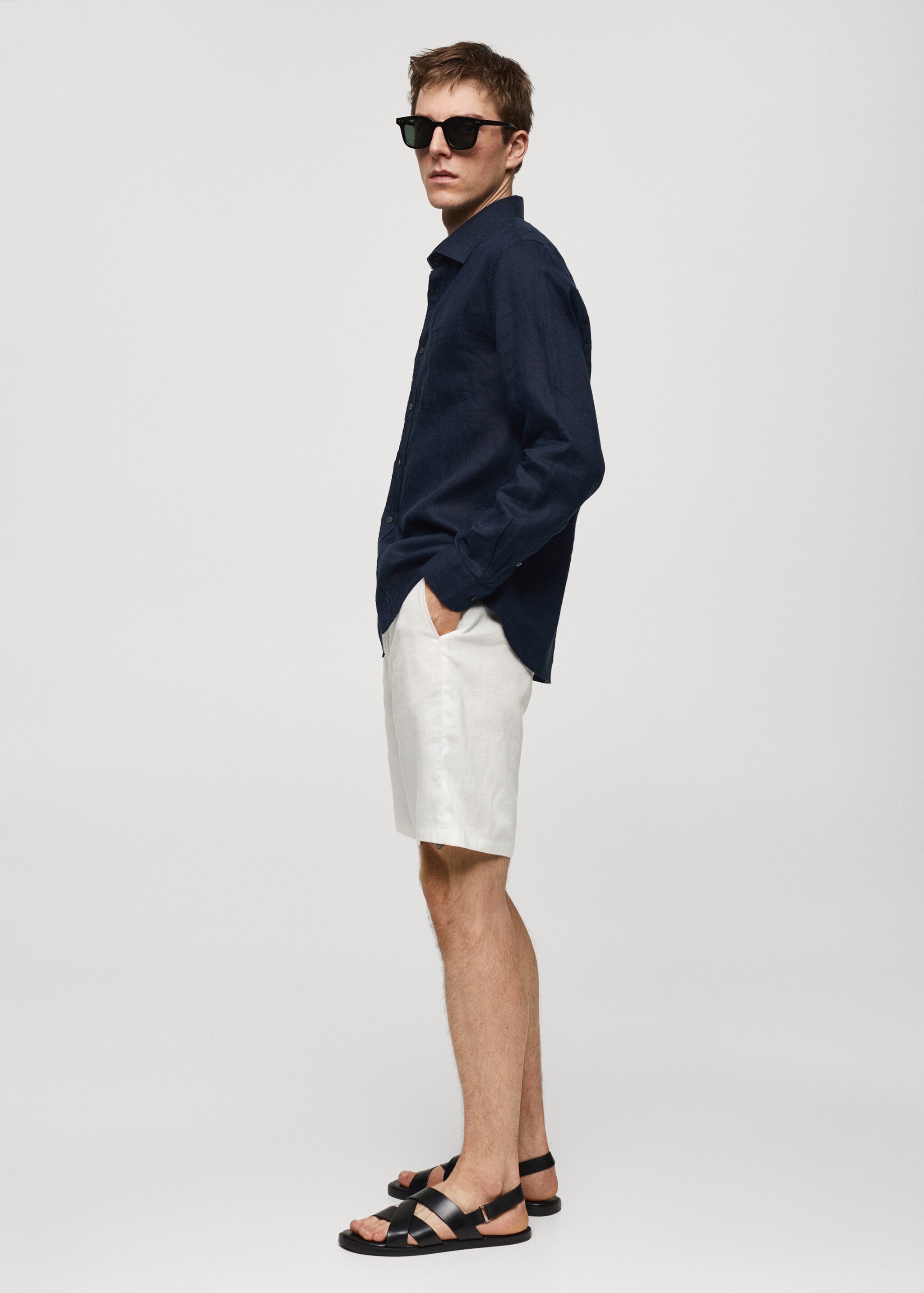 Slim fit 100% linen Bermuda shorts - Details of the article 2