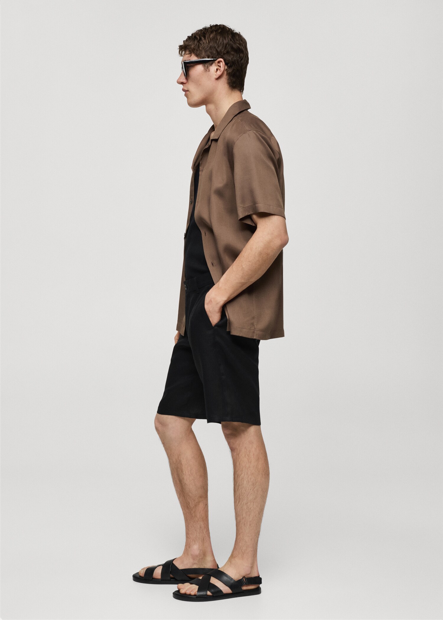 Slim-fit 100% linen bermuda shorts - Details of the article 2