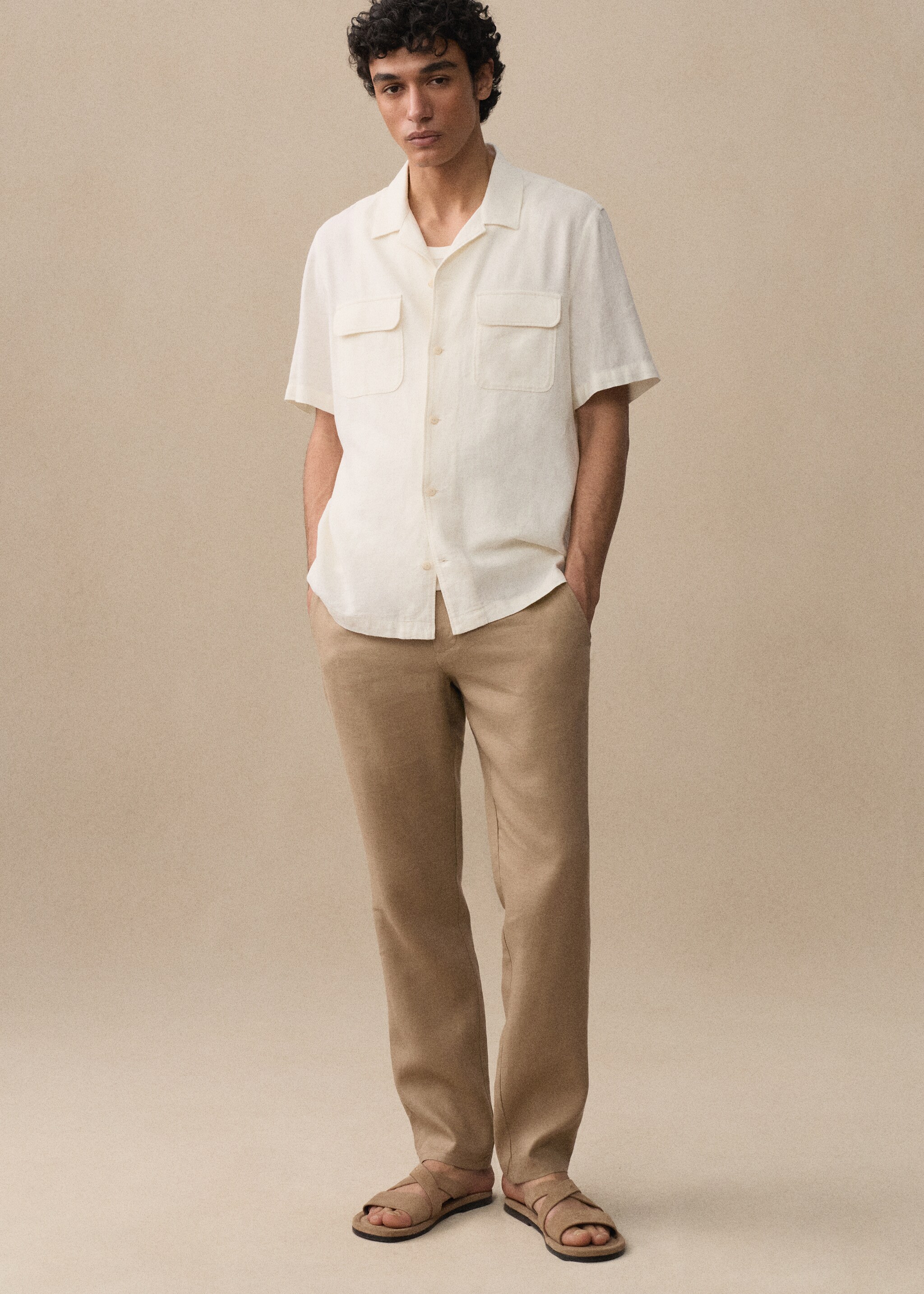 Linen shirt with bowling collar and pockets - Details of the article 5