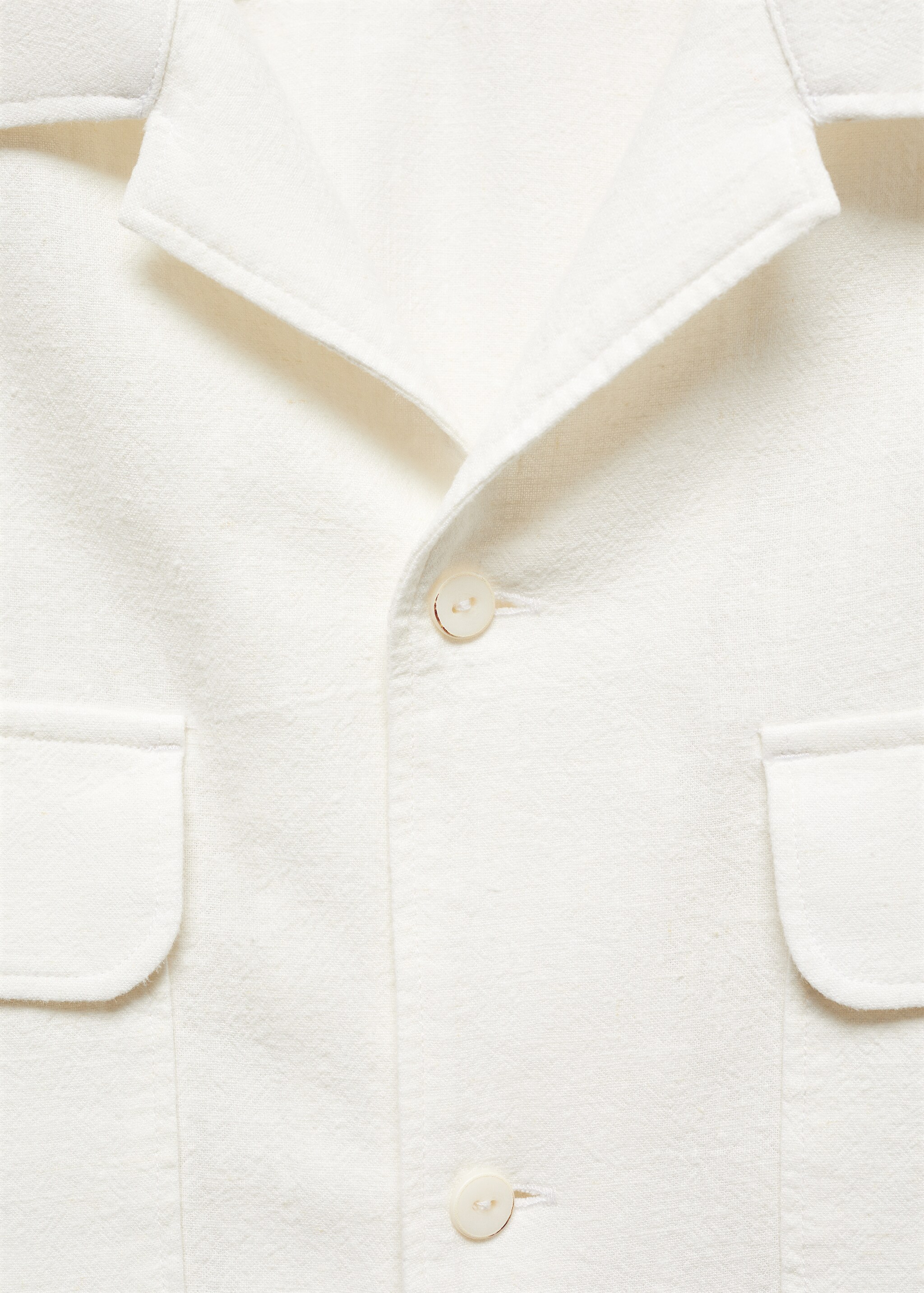 Linen shirt with bowling collar and pockets - Details of the article 8
