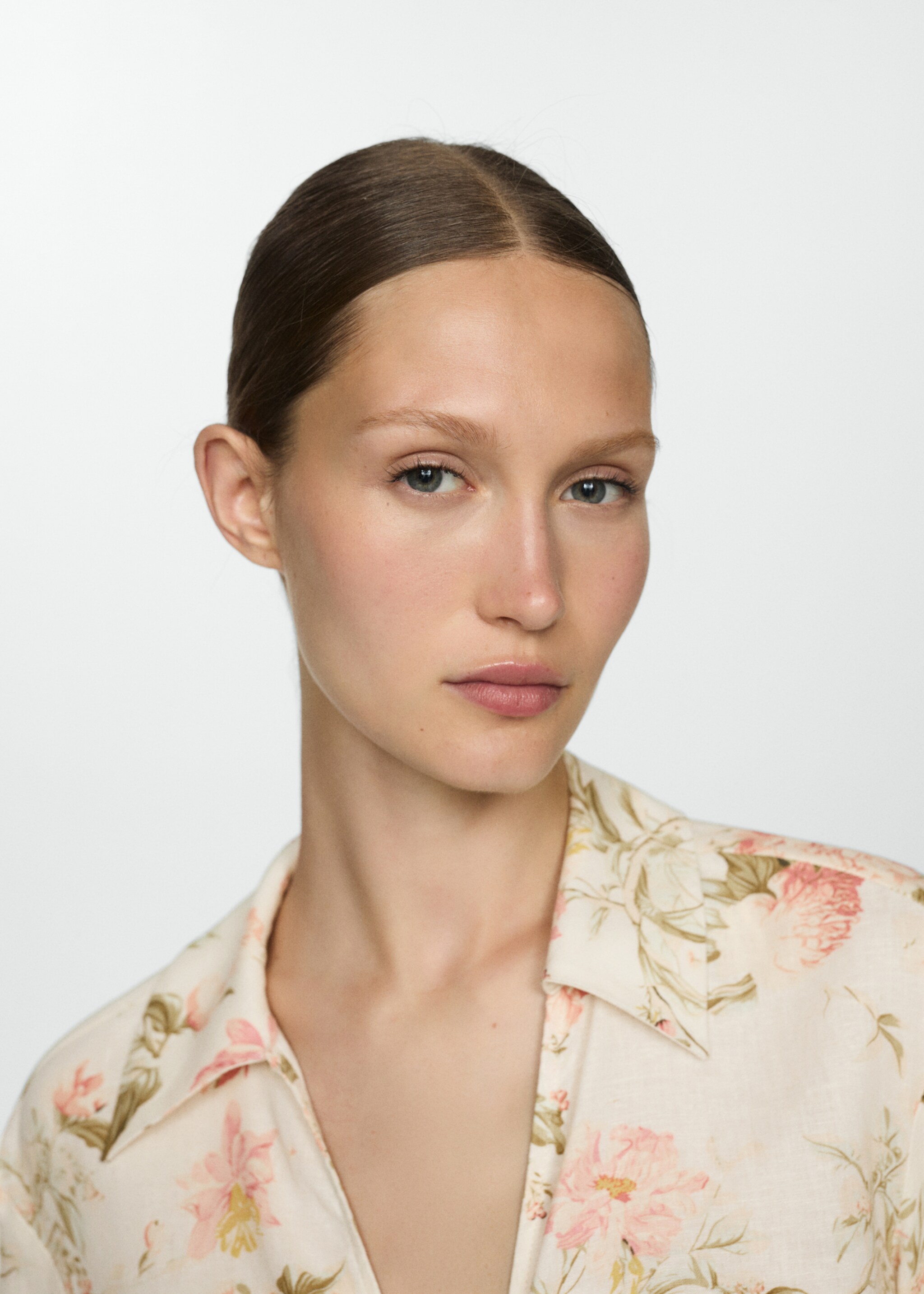 Blusa lino flores - Detalle del artículo 1, Vainilla. Ref: 67067110-00.