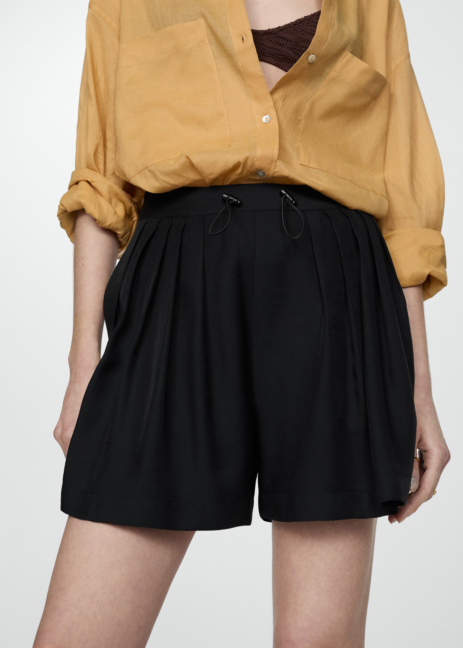 Pleated shorts with adjustable waist - Medium plane