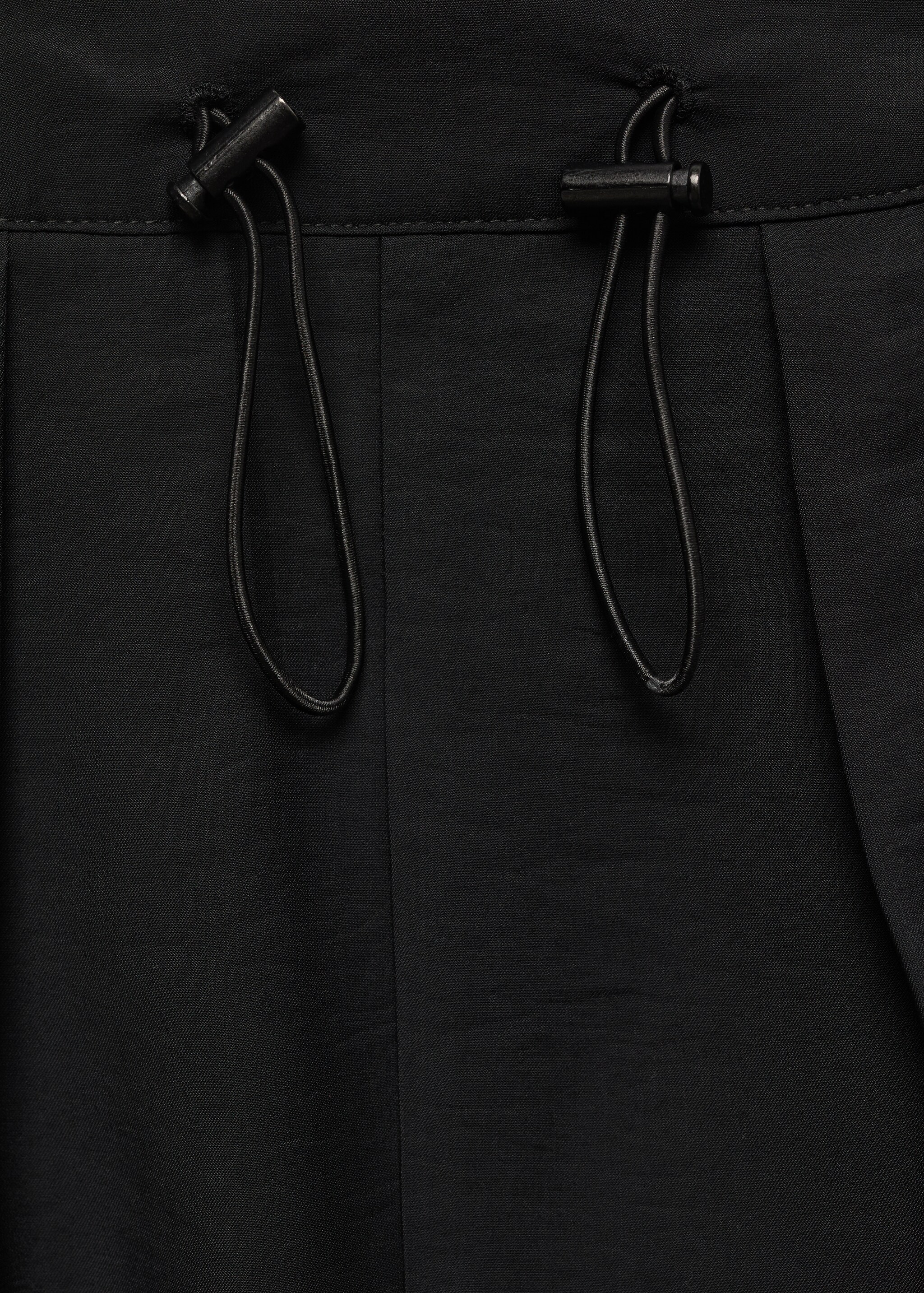Pleated shorts with adjustable waist - Details of the article 8