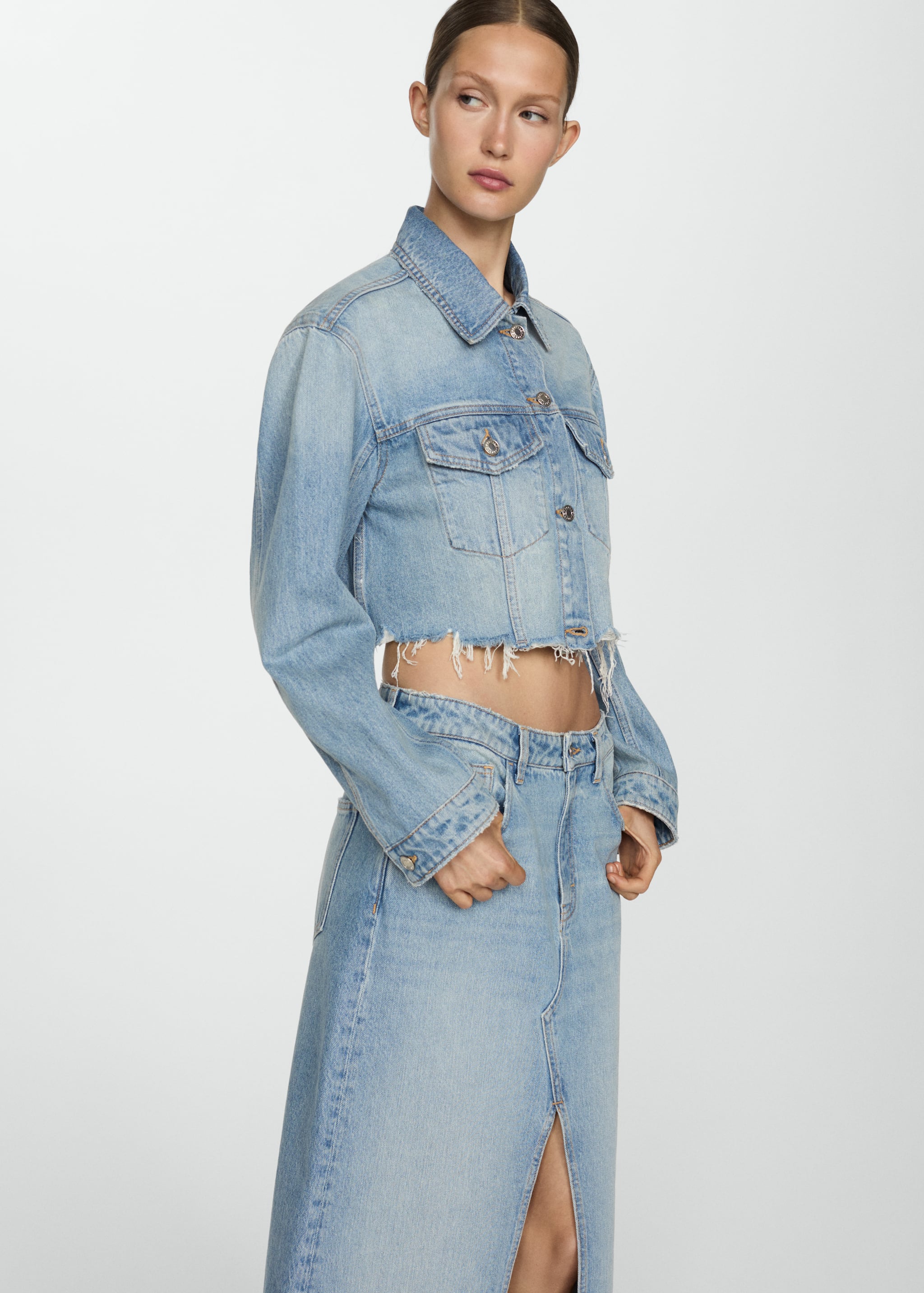 Denim skirt with frayed hem - Details of the article 1