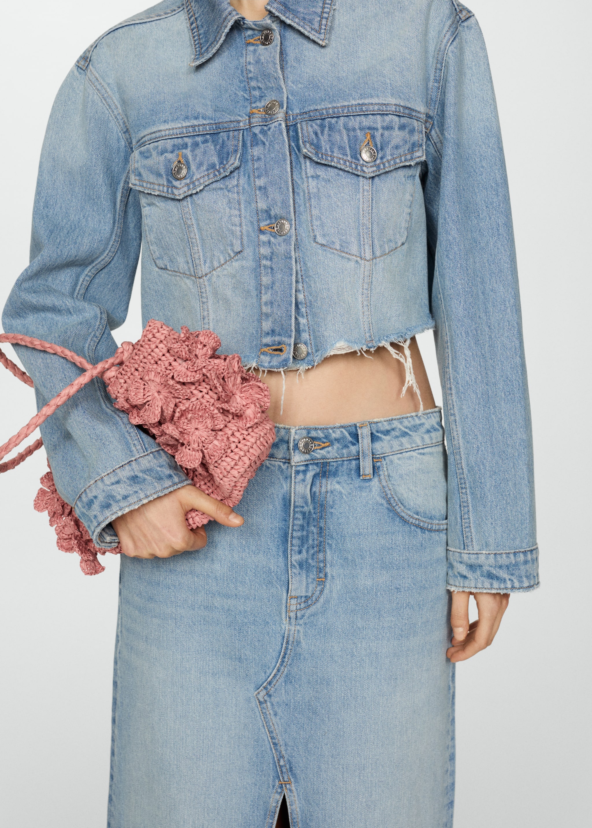 Denim skirt with frayed hem - Details of the article 6