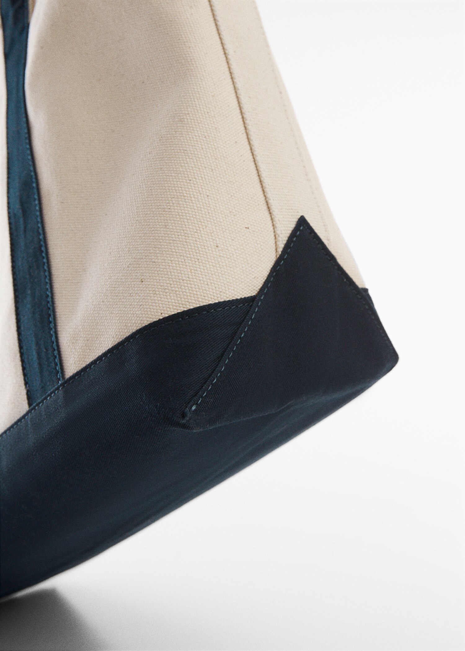 Contrasting shopper bag - Details of the article 2