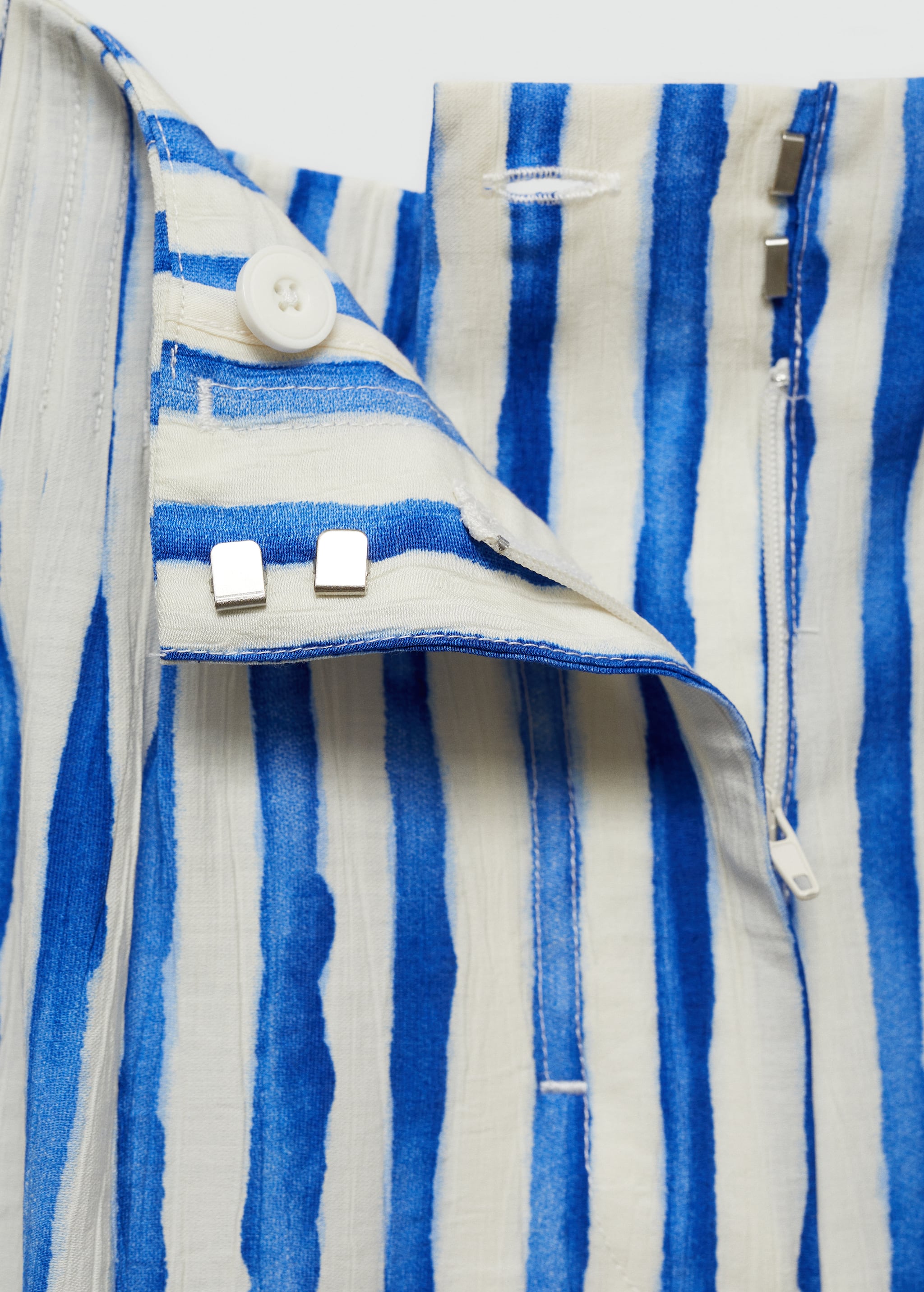 Striped high-waisted shorts - Details of the article 8
