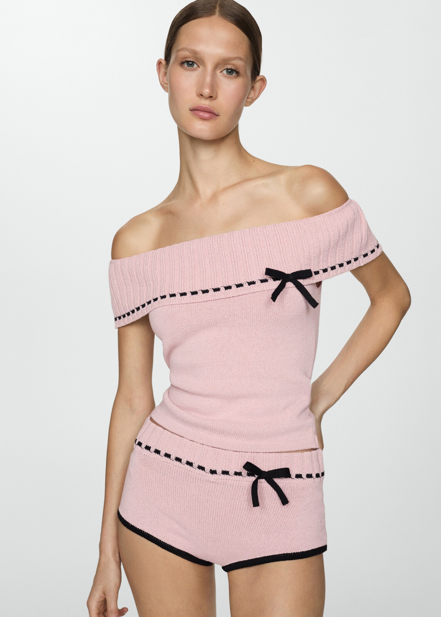 Off-shoulder top - Medium plane