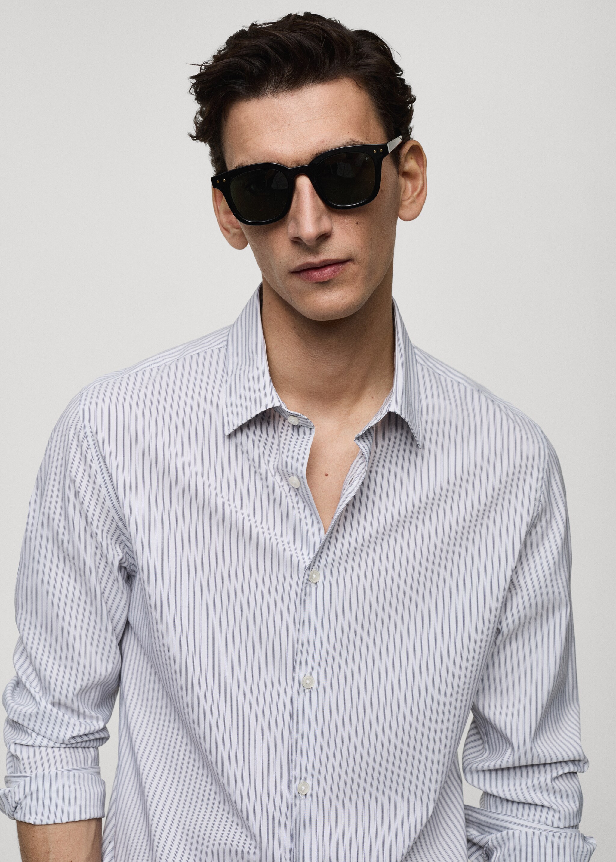Stretch fabric slim-fit striped shirt - Details of the article 1