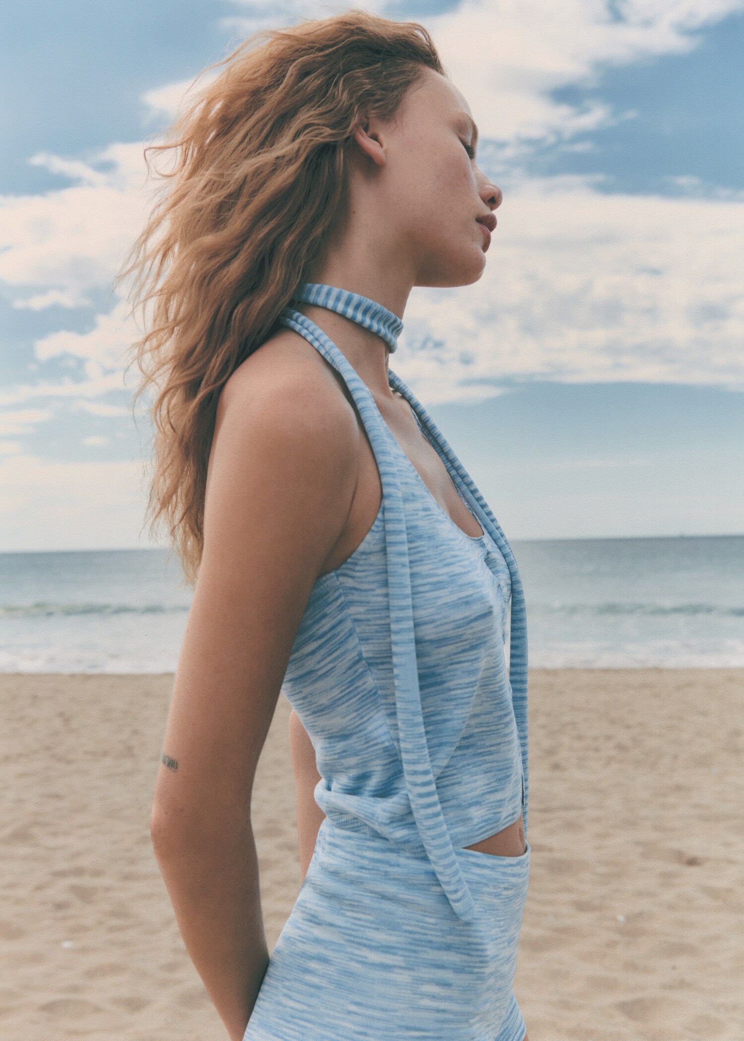 Halter-neck top with buttons - Details of the article 6