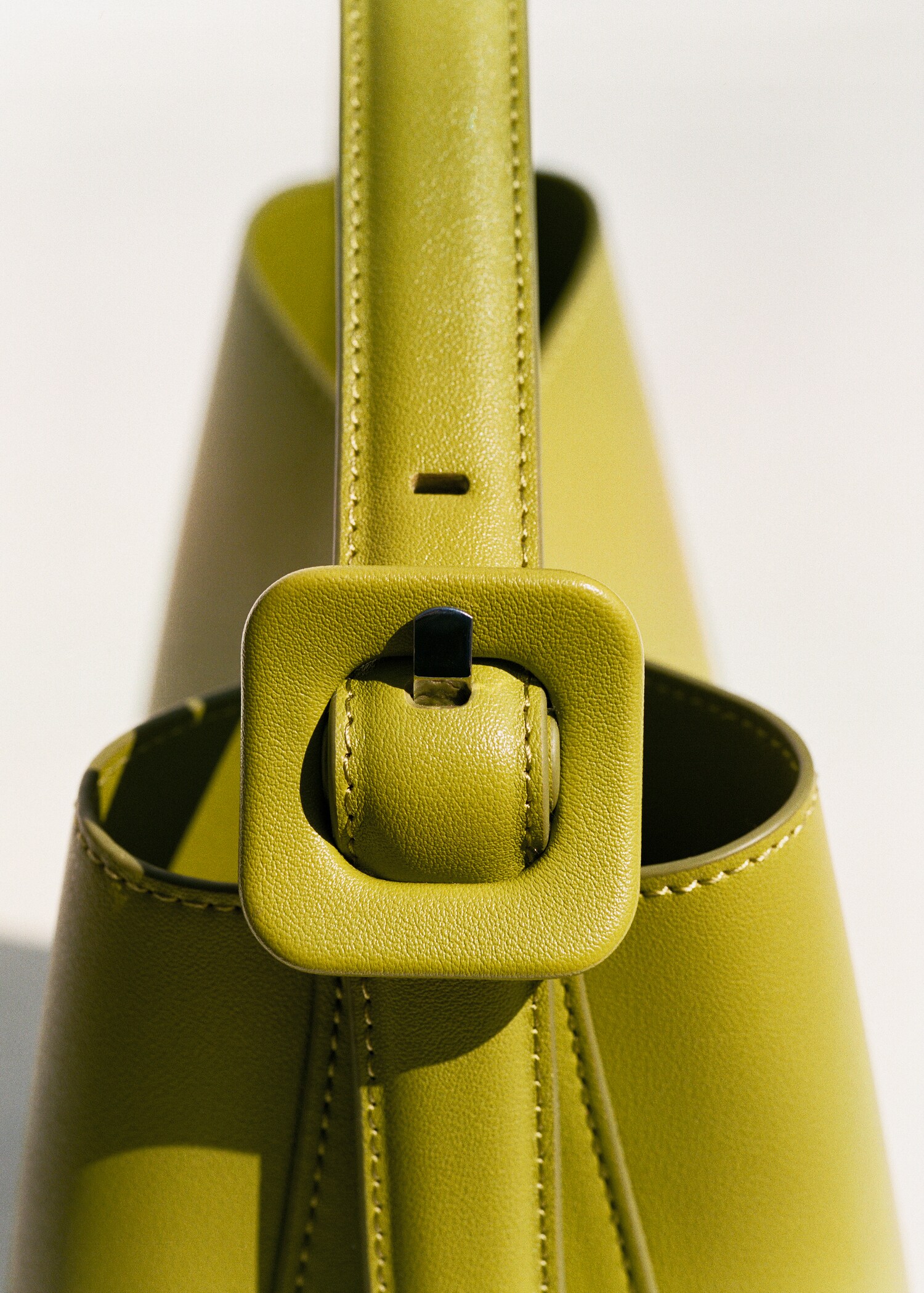 Shopper Bag mit Schnallendetail - Detail des Artikels 6