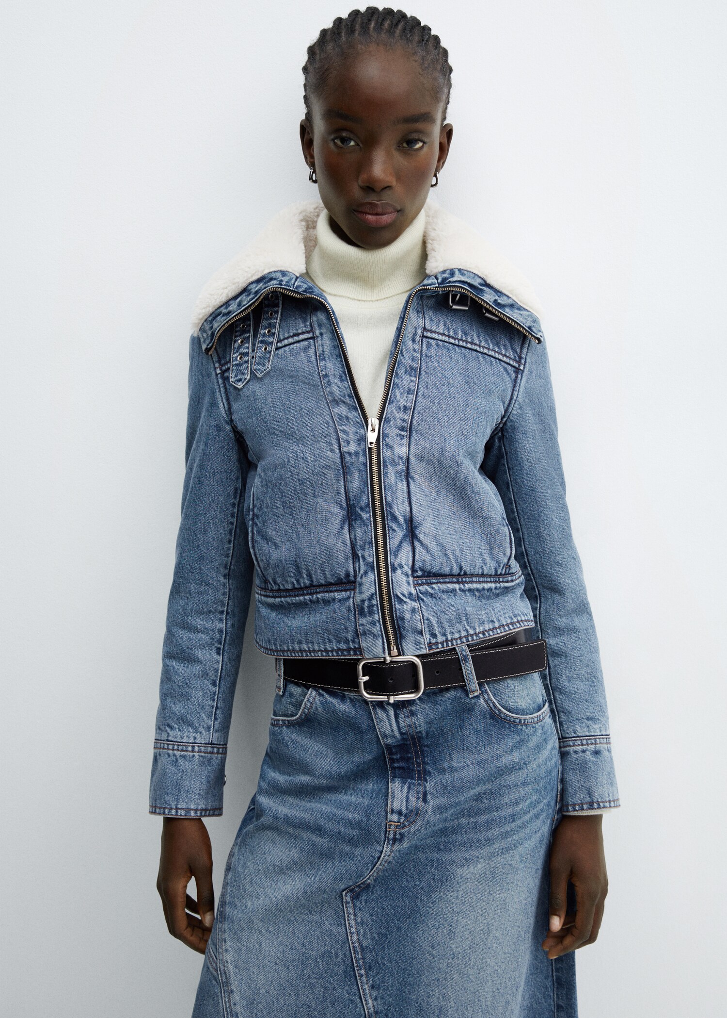 Veste jean imitation mouton retourné - Plan moyen