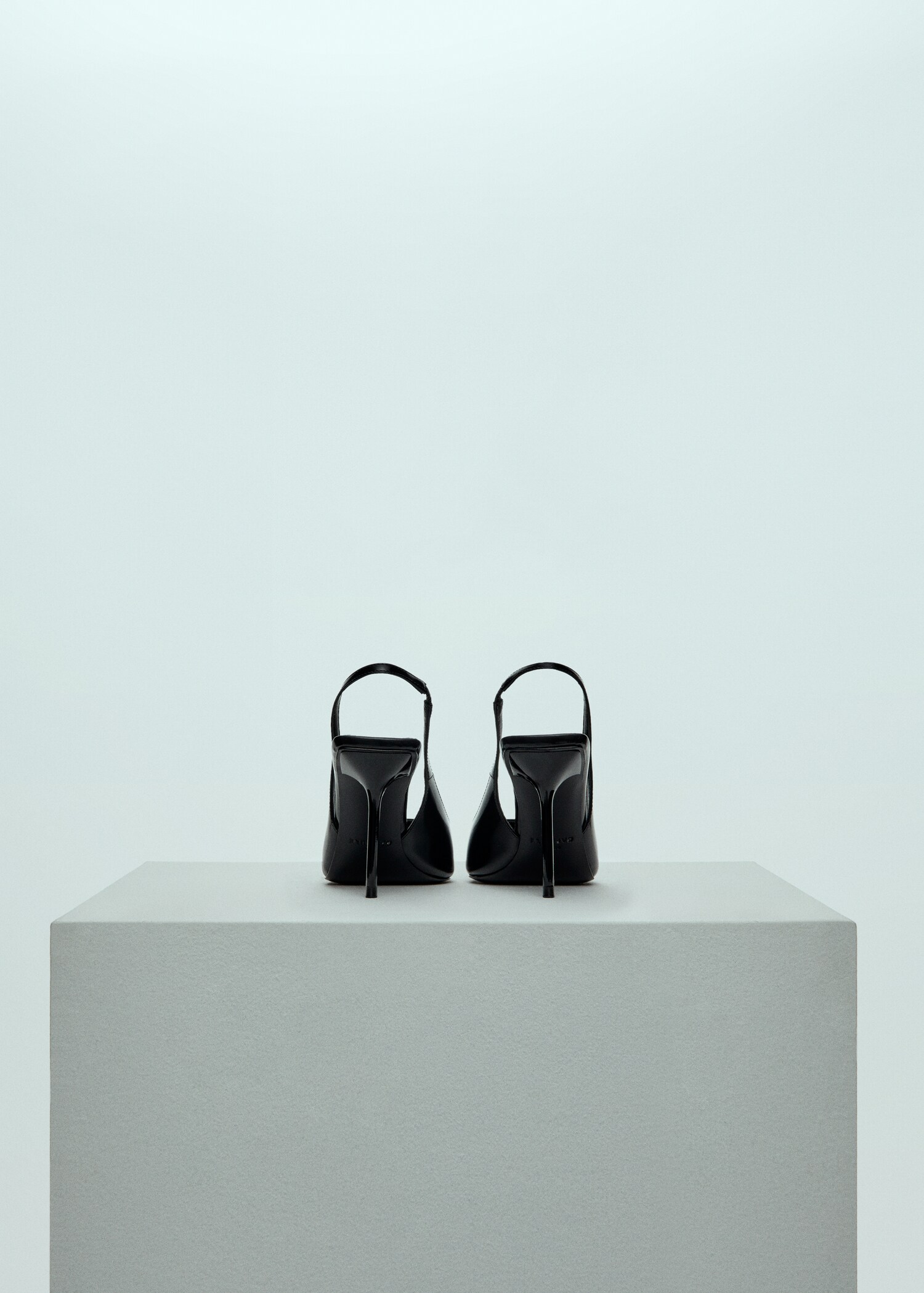 Sling back leather shoes - Details of the article 4