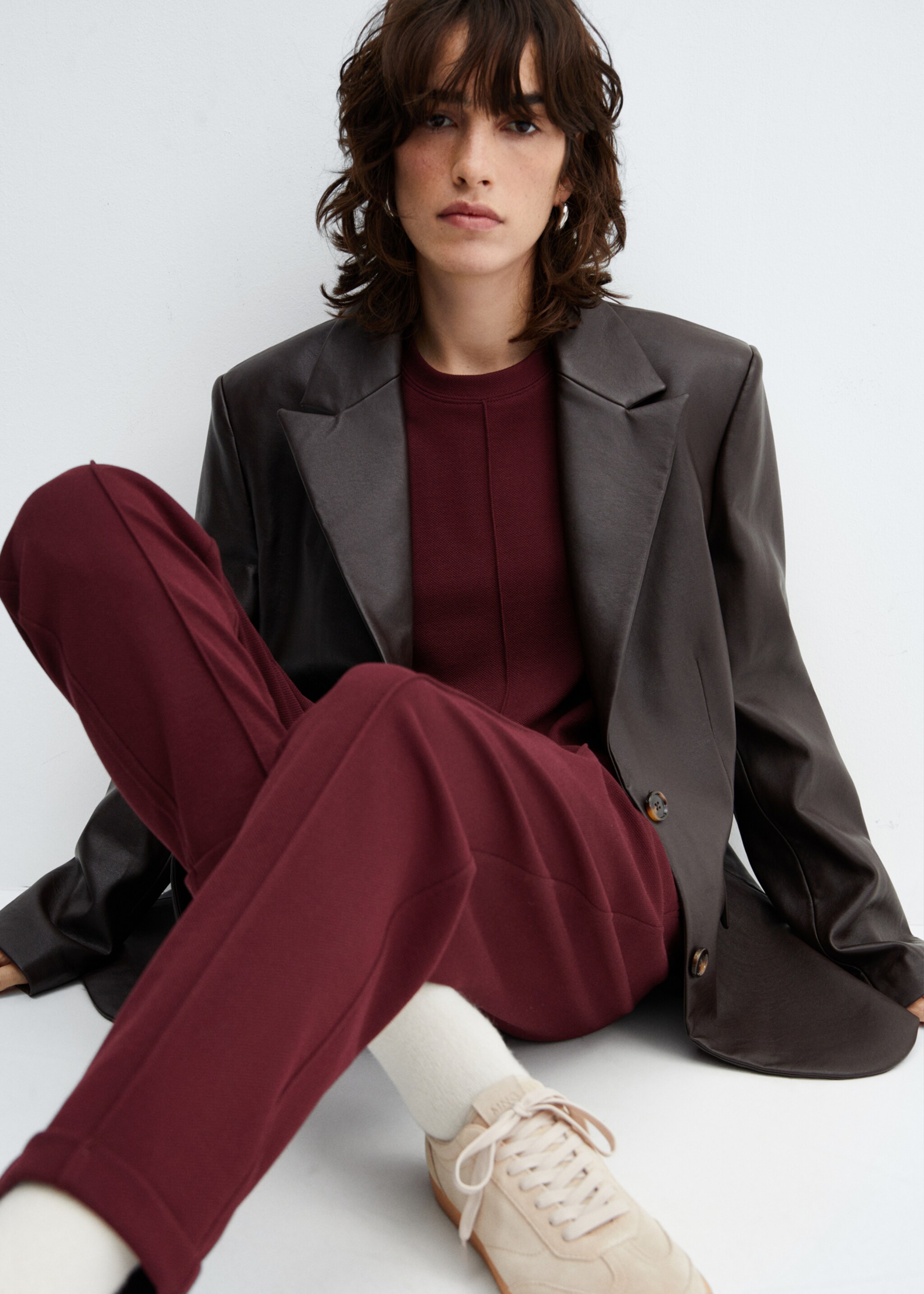 Jogger trousers with seam detail - Details of the article 2