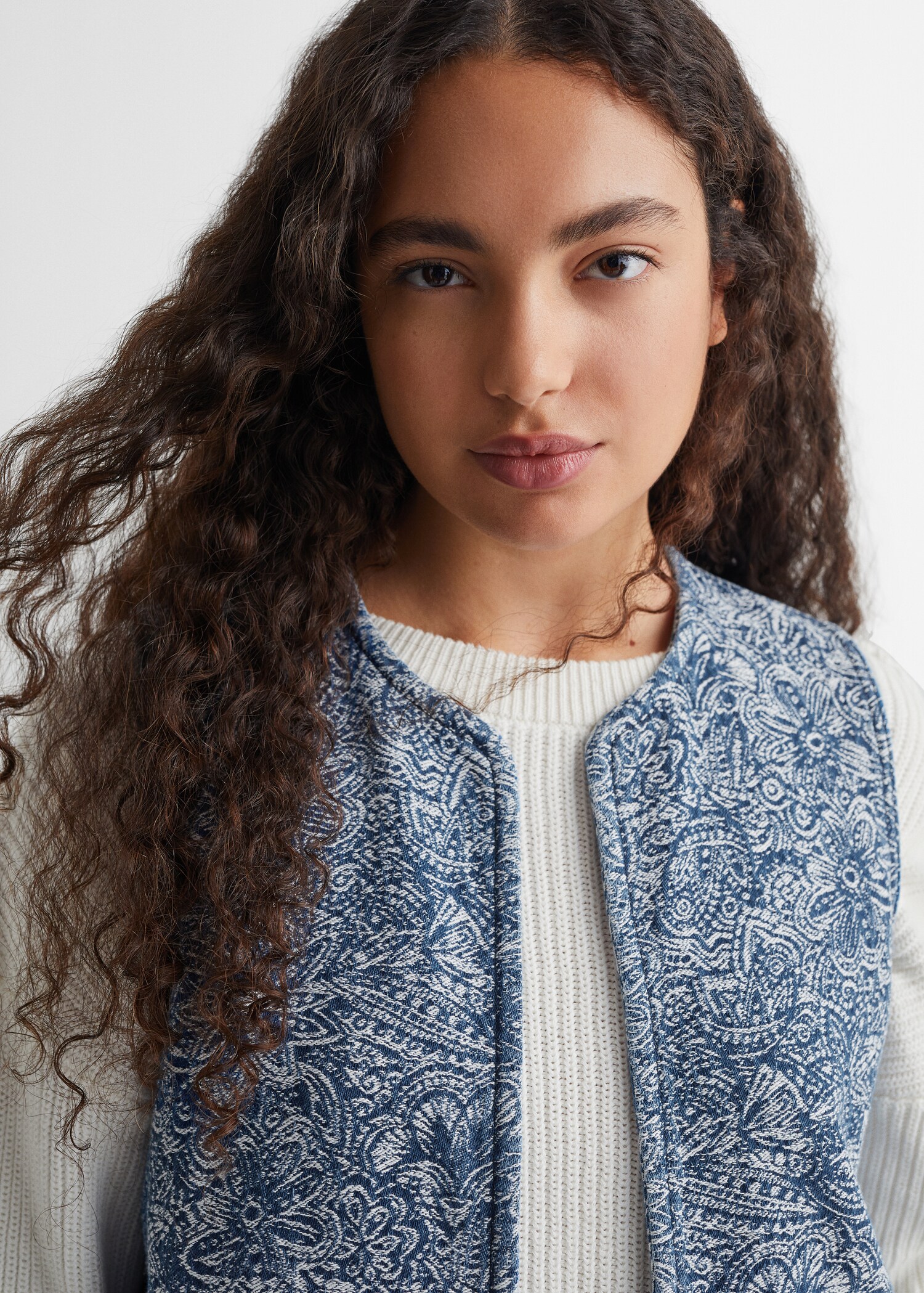 Embroidered cotton gilet - Details of the article 1